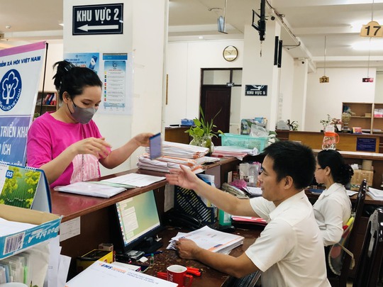 Để người lao động tự đ&oacute;ng 8% BHXH: C&oacute; khả thi? - Ảnh 3.