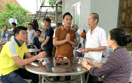 Mưa lớn ở miền Trung: 2 người chết, 12 người mắc kẹt trong nước xiết - Ảnh 5.