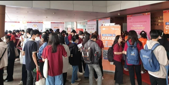 H&agrave;ng ng&agrave;n cơ hội việc l&agrave;m d&agrave;nh cho sinh vi&ecirc;n, người lao động - Ảnh 1.