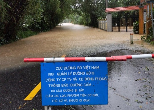 CLIP: Người d&acirc;n Đ&agrave; Nẵng kh&oacute;c nấc v&igrave; th&aacute;c b&ugrave;n tr&agrave;n v&agrave;o nh&agrave; - Ảnh 14.