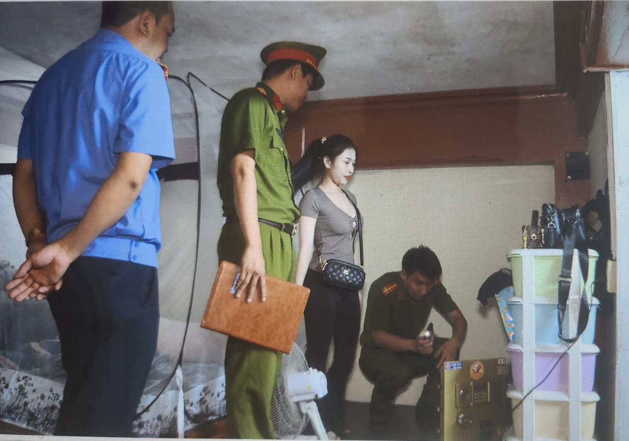 Khởi tố nh&oacute;m thanh ni&ecirc;n rượt ch&eacute;m nhau g&acirc;y n&aacute;o loạn đường phố Thanh H&oacute;a - Ảnh 3.