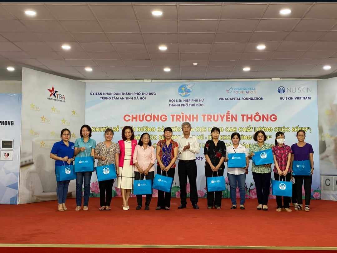 Nu Skin Việt Nam trao tặng sản phẩm chăm sóc sức khỏe
