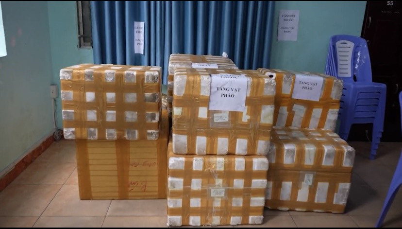 VIDEO: Bên trong các thùng "khô cá dứa" Công an TP HCM vừa phát hiện