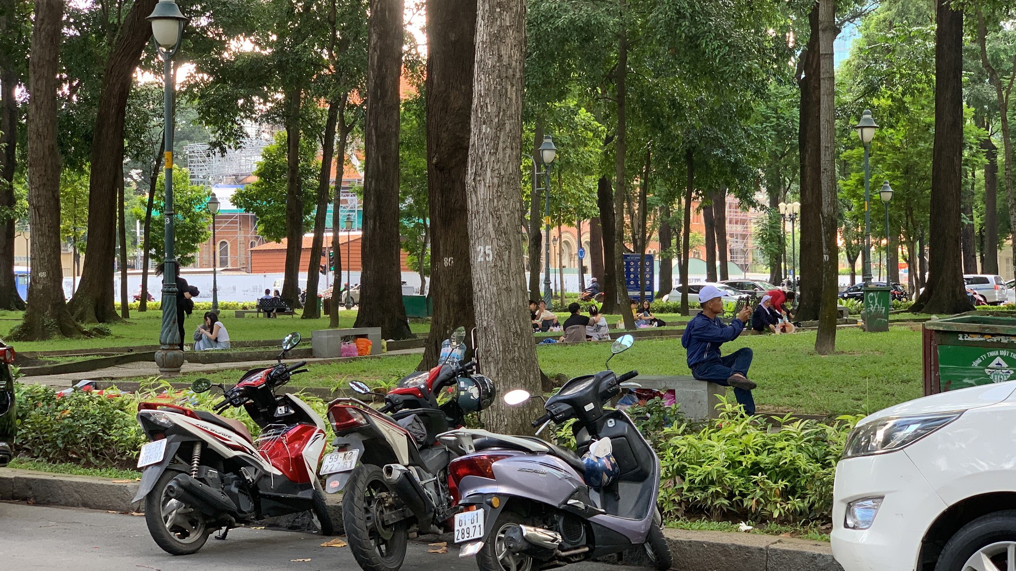 Công viên phải có bãi giữ xe!