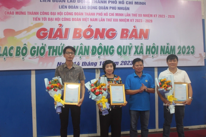 Ấm áp, ý nghĩa giải bóng bàn Câu lạc bộ Giờ thứ 9
