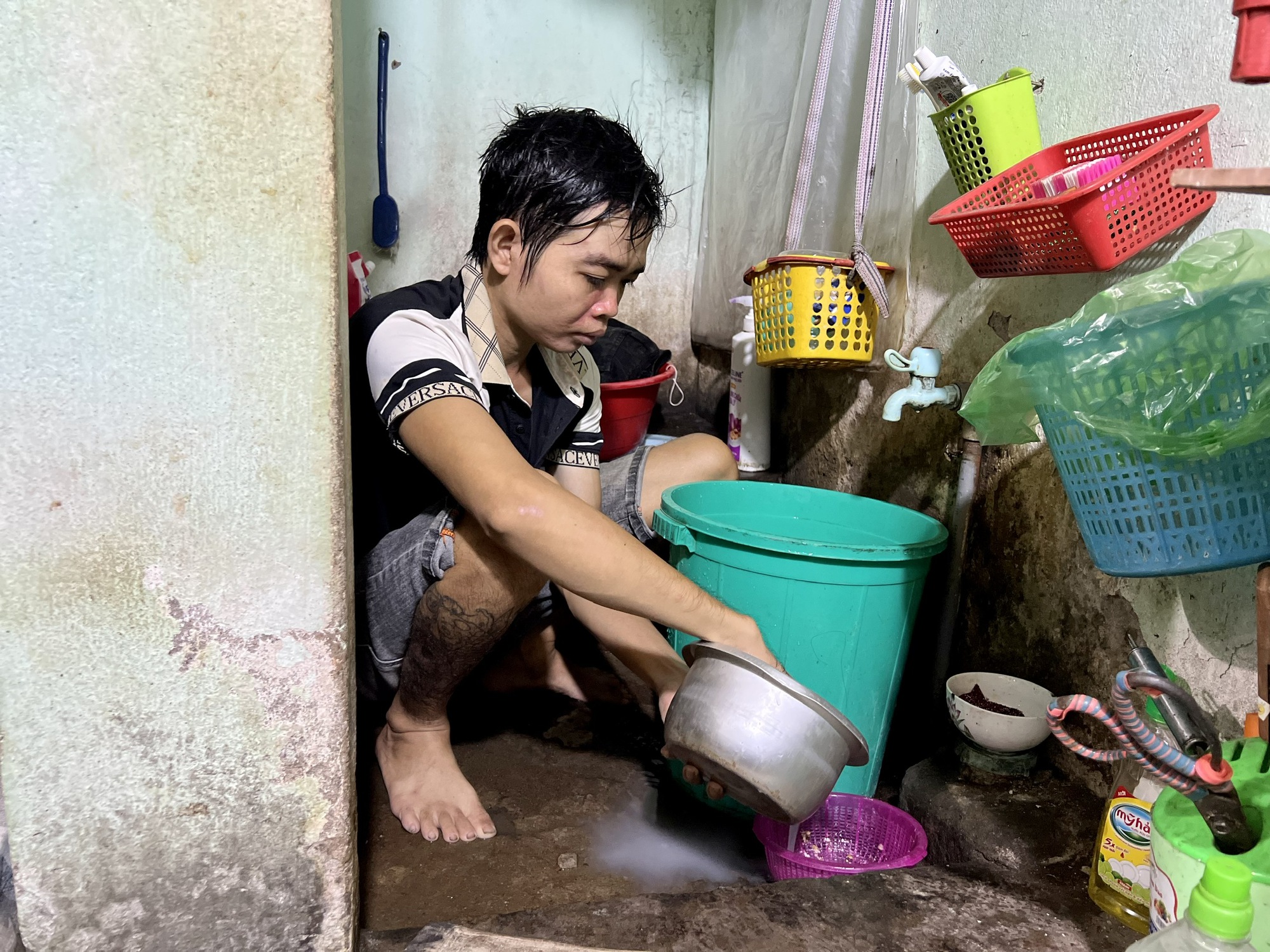 Công nhân hạn chế chi tiêu, chợ tự phát gần như bị xóa sổ - Ảnh 7.