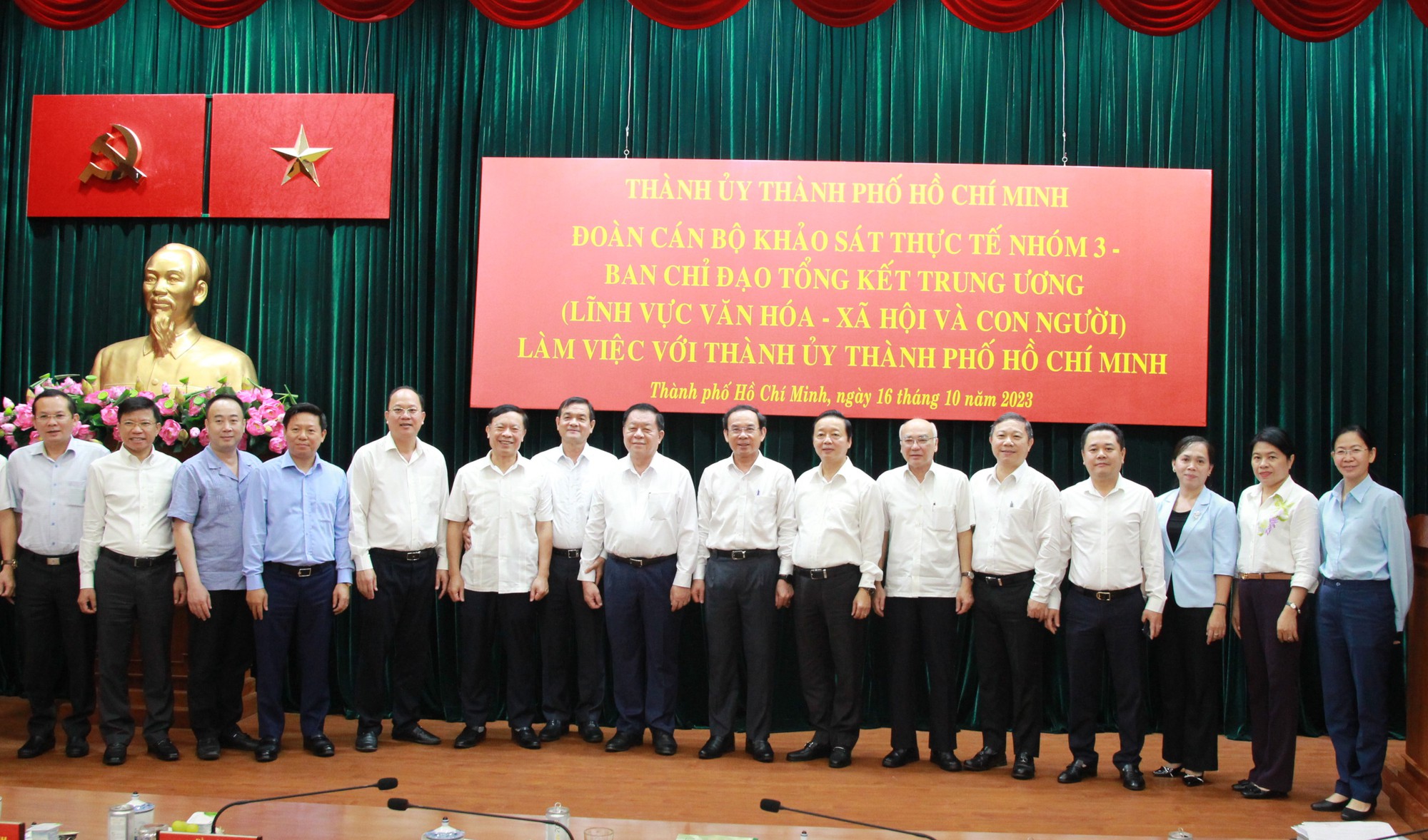 Những nhân tố tạo nên văn hóa, con người TP HCM - Ảnh 2.