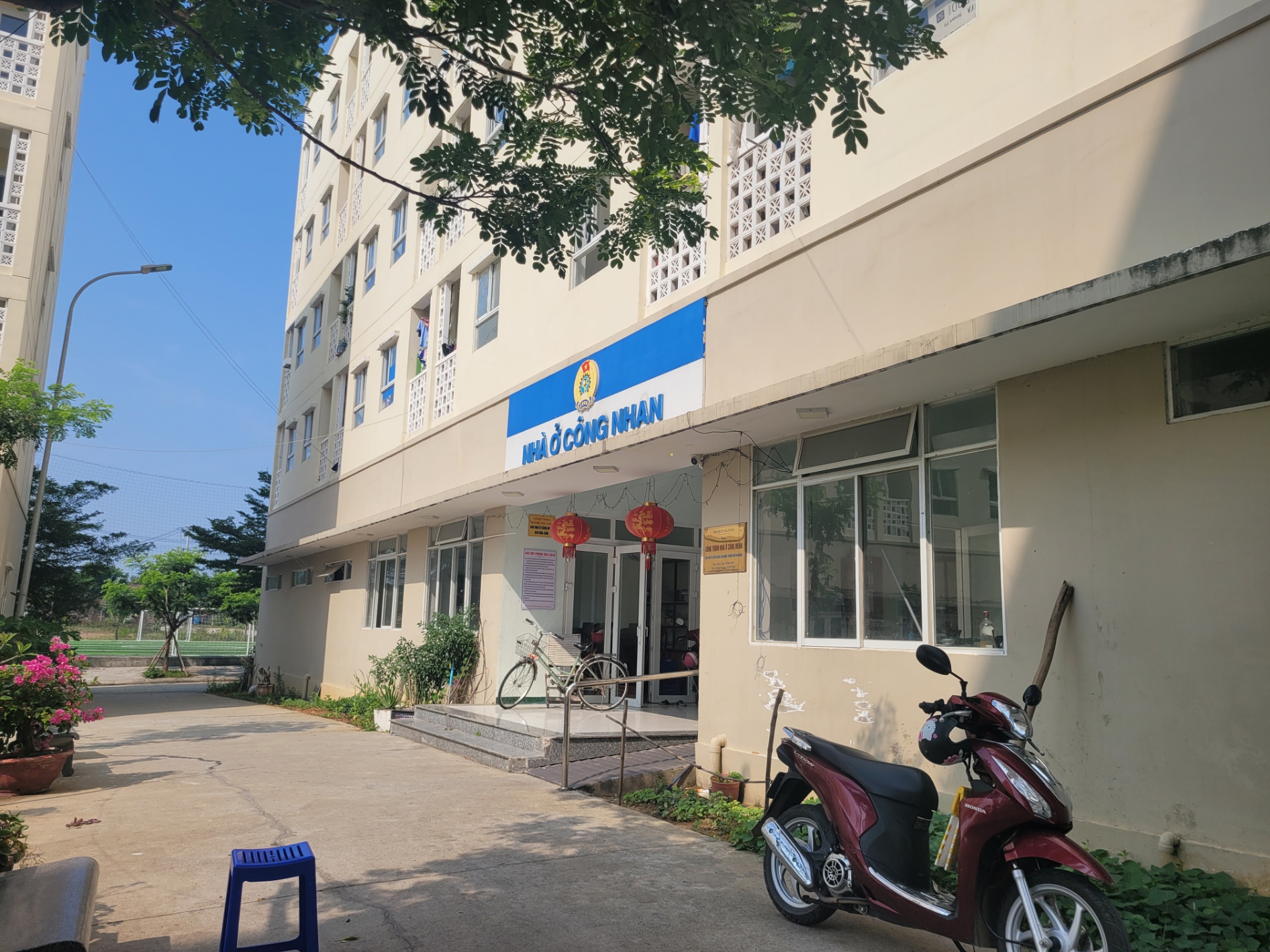 B&iacute; thư Đ&agrave; Nẵng th&ocirc;ng tin &ldquo;m&oacute;n qu&agrave;&rdquo; 50 tỉ đồng cho lao động kh&oacute; khăn - Ảnh 4.
