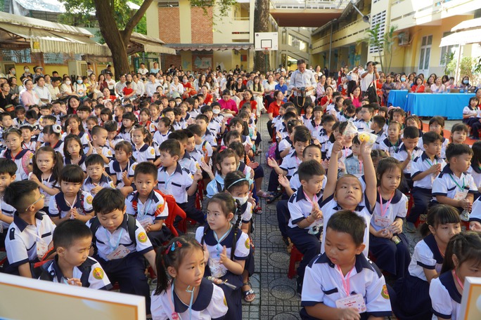 Không thể cứ mãi chấn chỉnh!