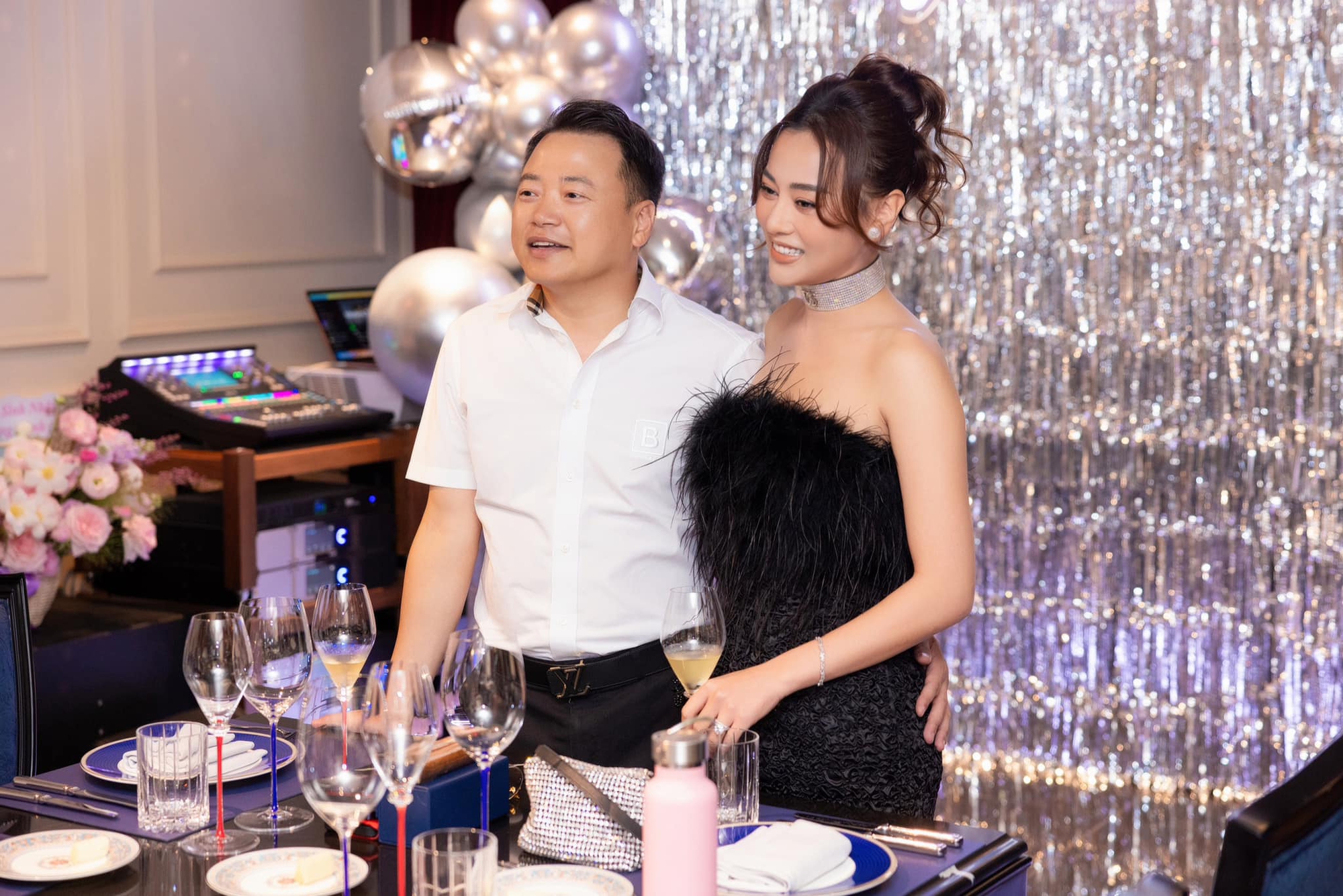 Phương Oanh phản ứng ra sao sau khi được gọi l&agrave; &ldquo;mẹ bầu&rdquo;? - Ảnh 4.