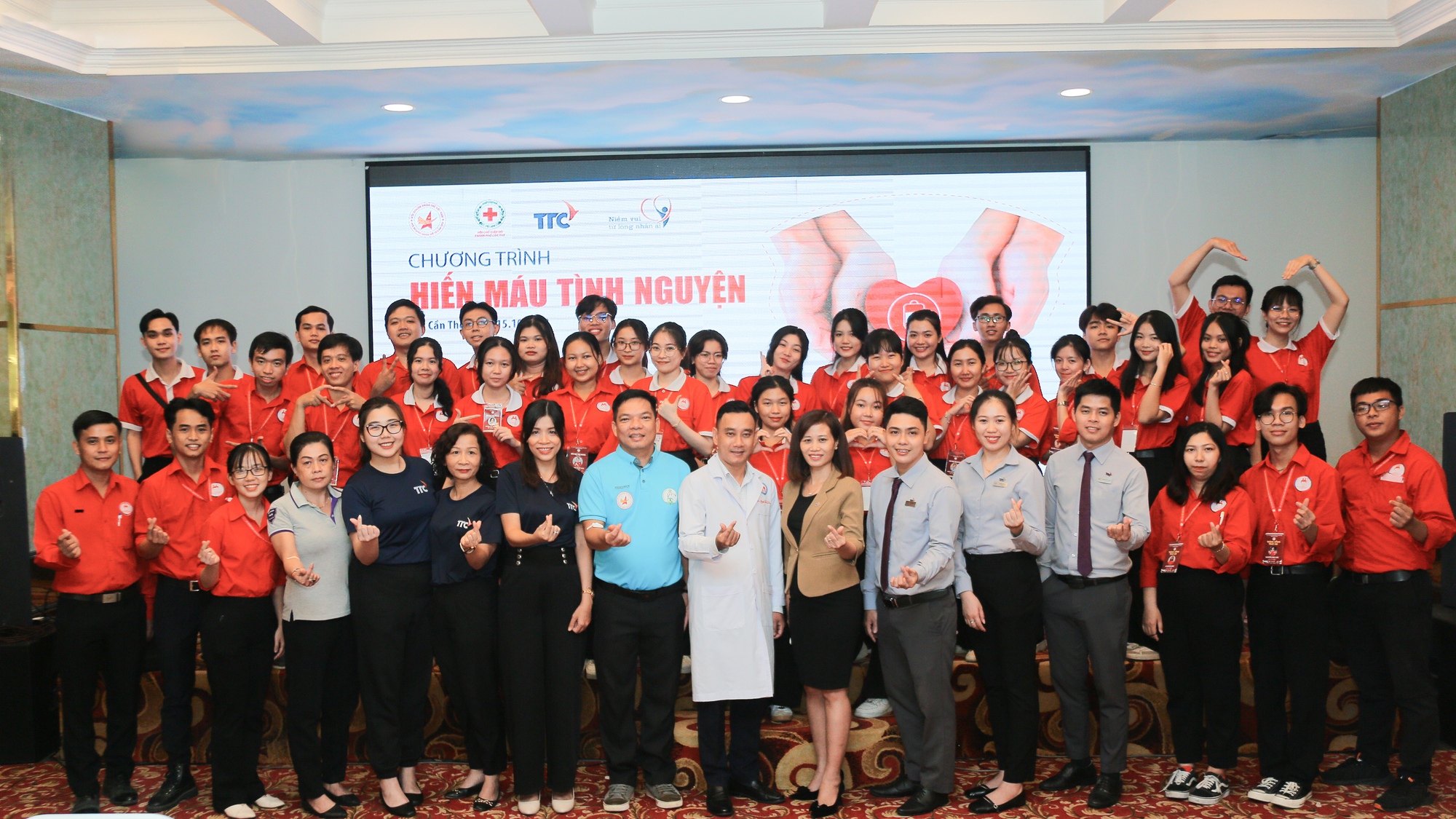 Cần Thơ tiếp nhận hơn 415 đơn vị máu tại ngày hội hiến máu - Ảnh 4.