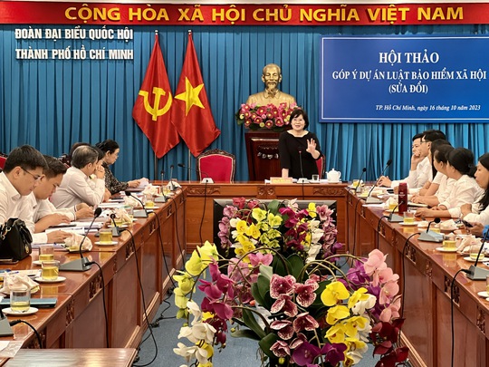 Hai phương &aacute;n r&uacute;t BHXH một lần: &ldquo;Th&agrave; đau một lần rồi th&ocirc;i&rdquo; - Ảnh 1.