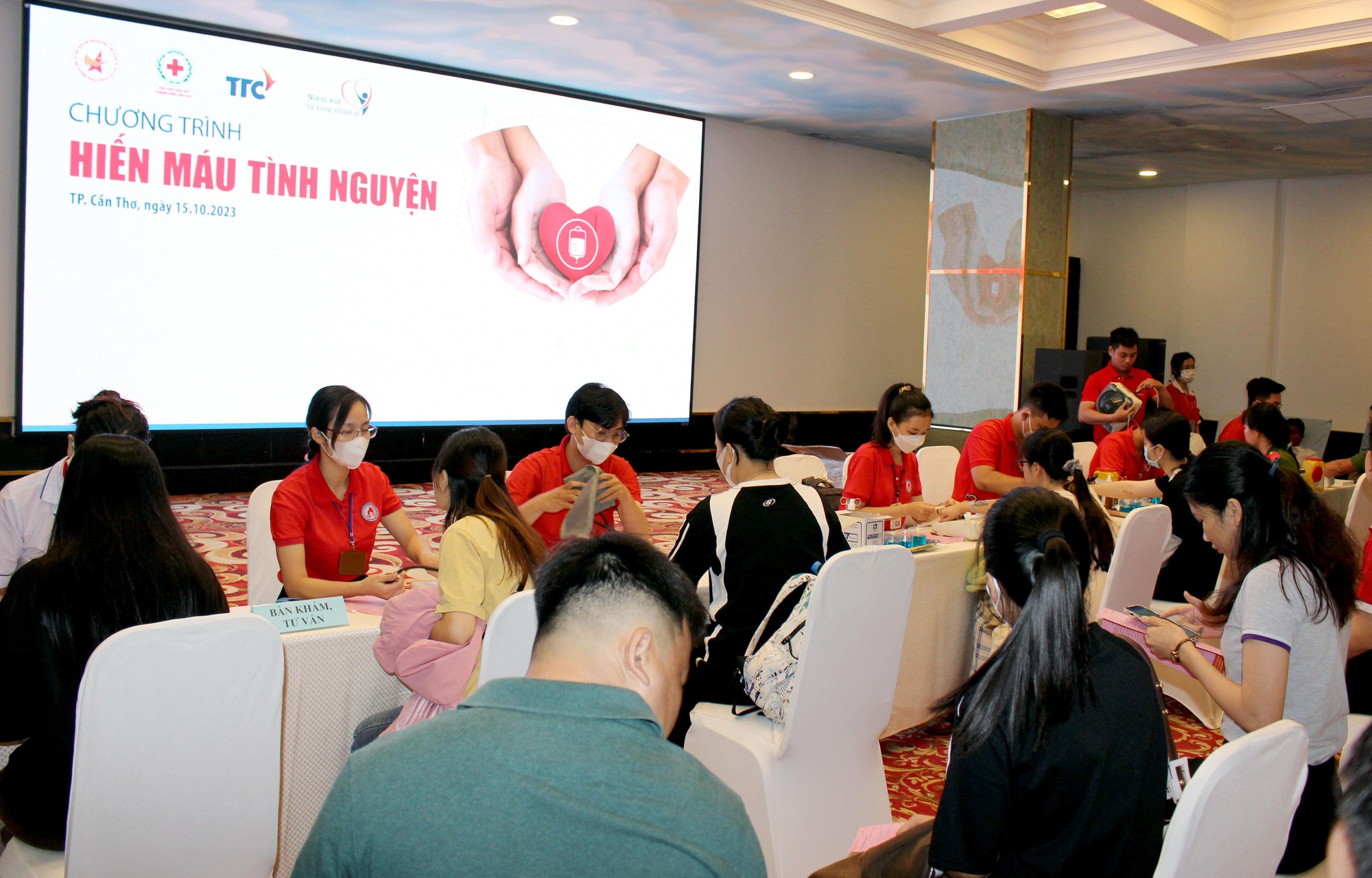 Cần Thơ tiếp nhận hơn 415 đơn vị máu tại ngày hội hiến máu