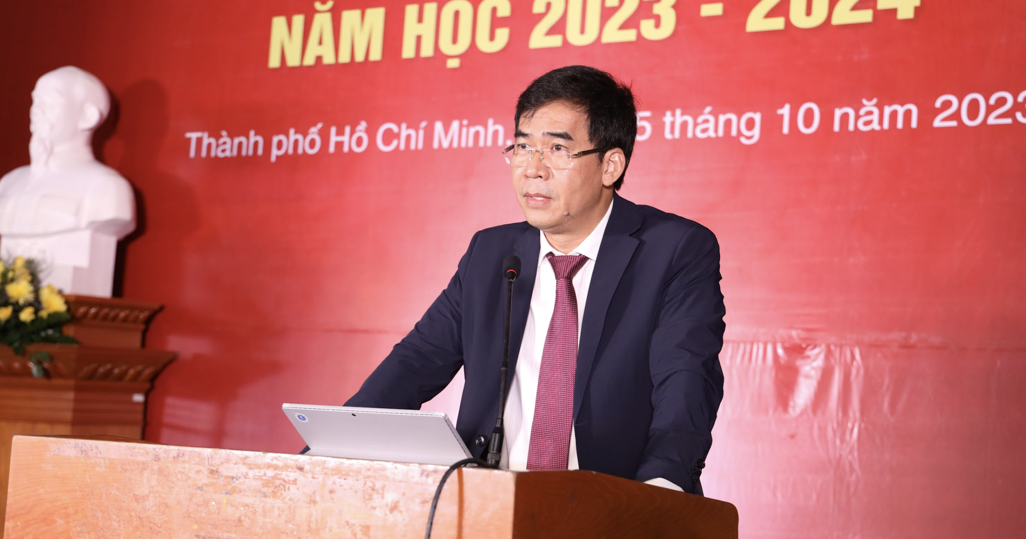 Tân hiệu trưởng dặn tân sinh viên hãy trang bị kỹ năng cần thiết