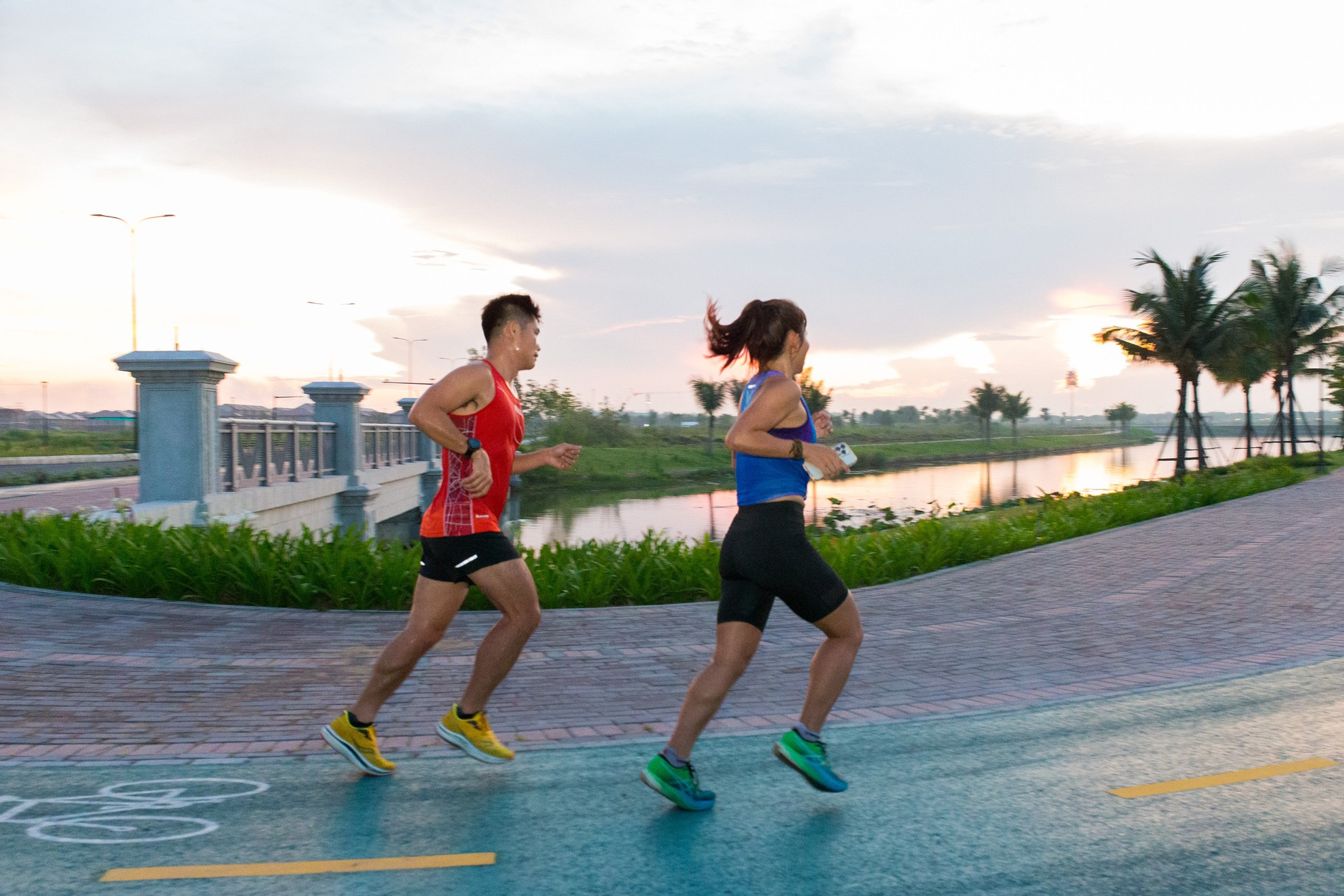 Giải chạy &ldquo;N&ocirc;ng th&ocirc;n Việt Marathon - Long An 2023&rdquo;: Ngắm ho&agrave;ng h&ocirc;n b&ecirc;n s&ocirc;ng V&agrave;m Cỏ - Ảnh 6.