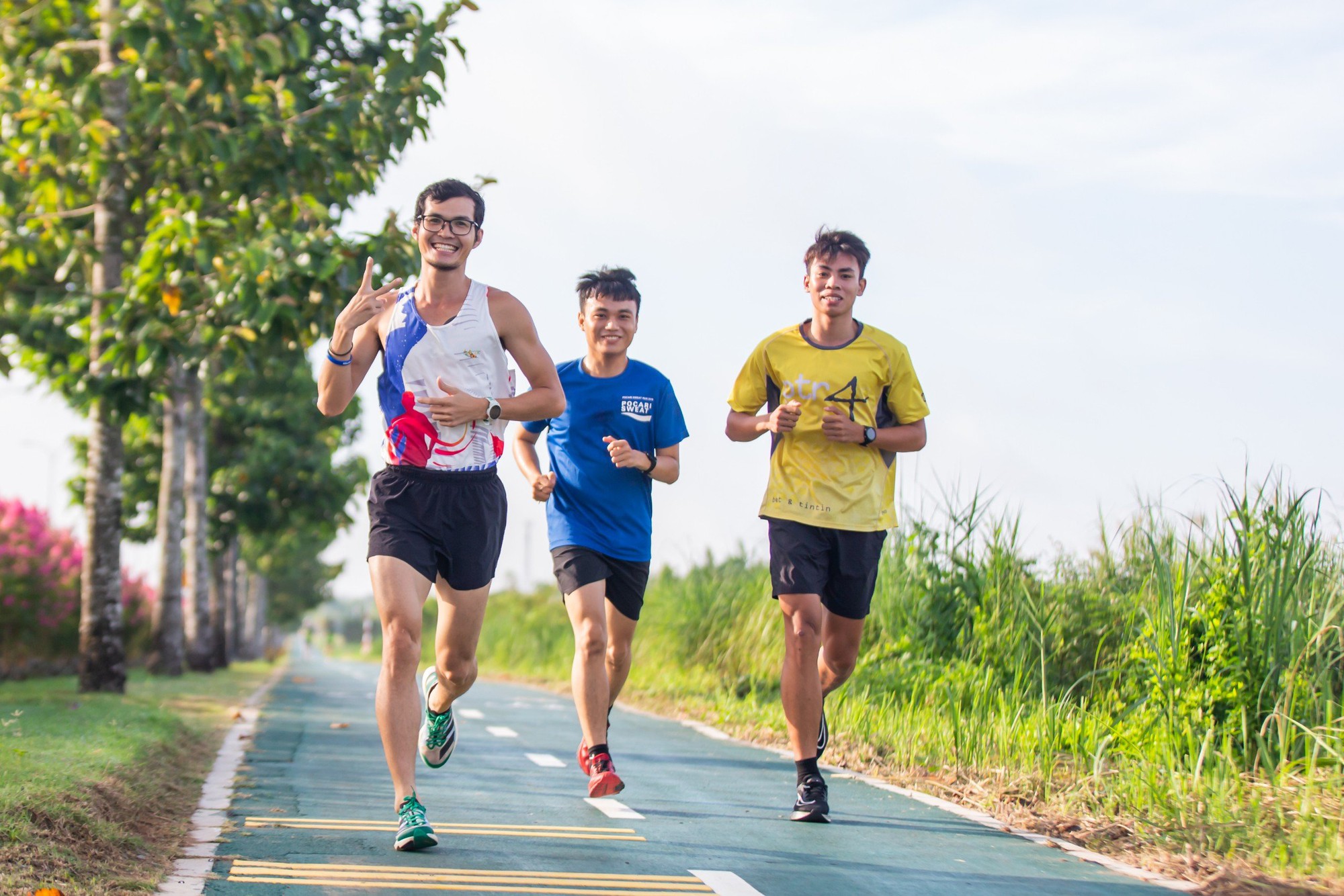 Giải chạy &ldquo;N&ocirc;ng th&ocirc;n Việt Marathon - Long An 2023&rdquo;: Ngắm ho&agrave;ng h&ocirc;n b&ecirc;n s&ocirc;ng V&agrave;m Cỏ - Ảnh 2.