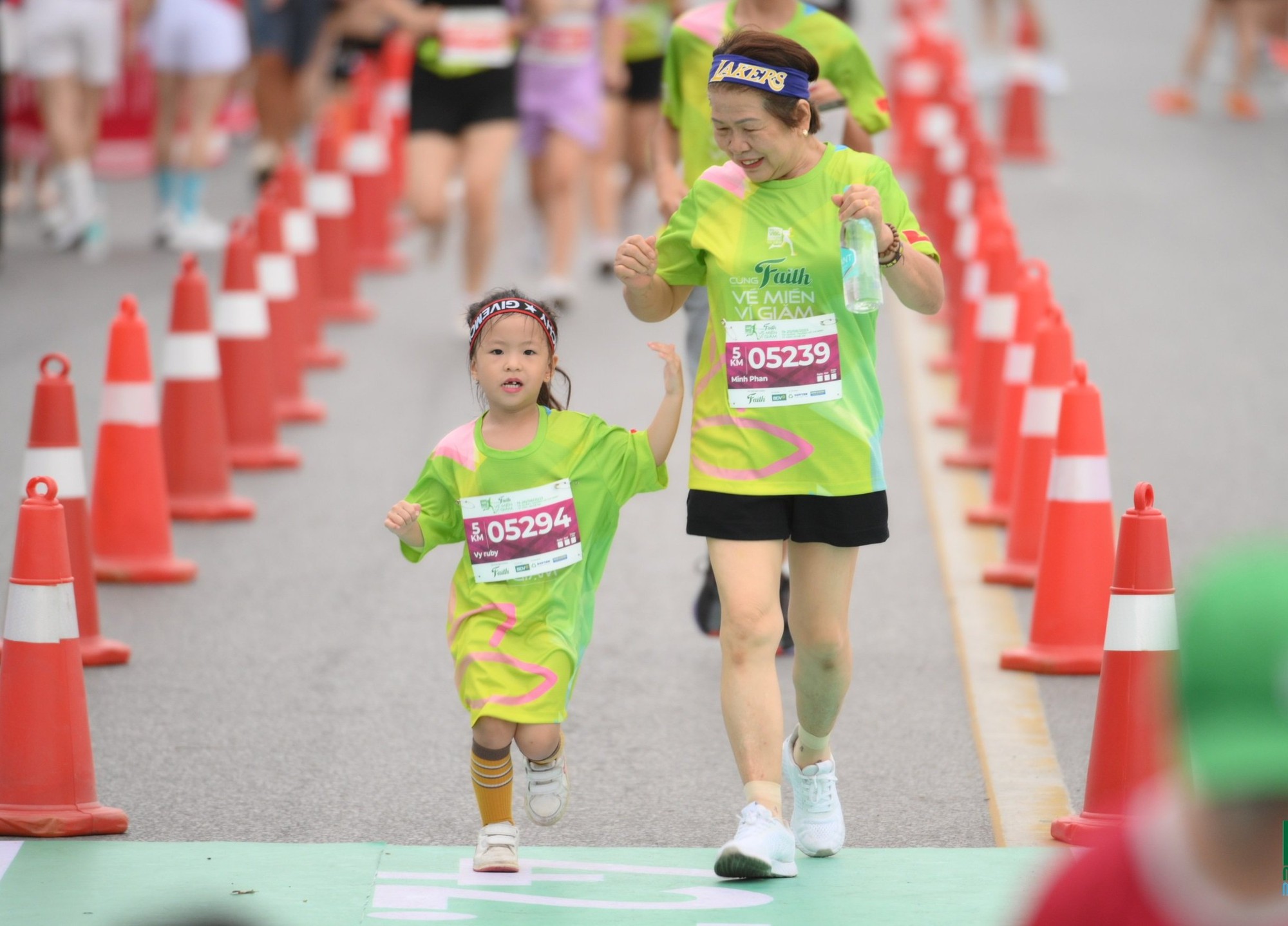 Giải chạy &ldquo;N&ocirc;ng th&ocirc;n Việt Marathon - Long An 2023&rdquo;: Ngắm ho&agrave;ng h&ocirc;n b&ecirc;n s&ocirc;ng V&agrave;m Cỏ - Ảnh 9.