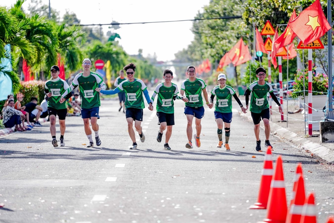 Giải chạy &ldquo;N&ocirc;ng th&ocirc;n Việt Marathon - Long An 2023&rdquo;: Ngắm ho&agrave;ng h&ocirc;n b&ecirc;n s&ocirc;ng V&agrave;m Cỏ - Ảnh 8.