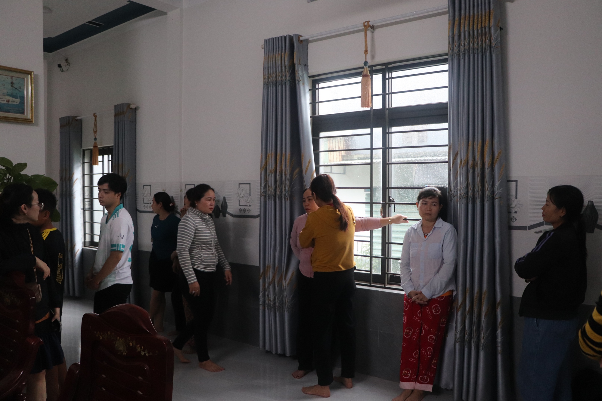 Chìm tàu 15 ngư dân Quảng Nam chết và mất tích: Đẫm nước mắt ngóng tin - Ảnh 5.