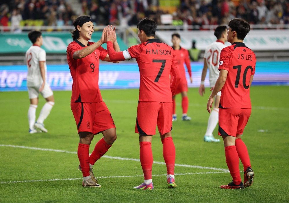 H&agrave;n Quốc - Việt Nam 6-0: Đẳng cấp ch&ecirc;nh lệch, trọng t&agrave;i lại sai lầm - Ảnh 4.