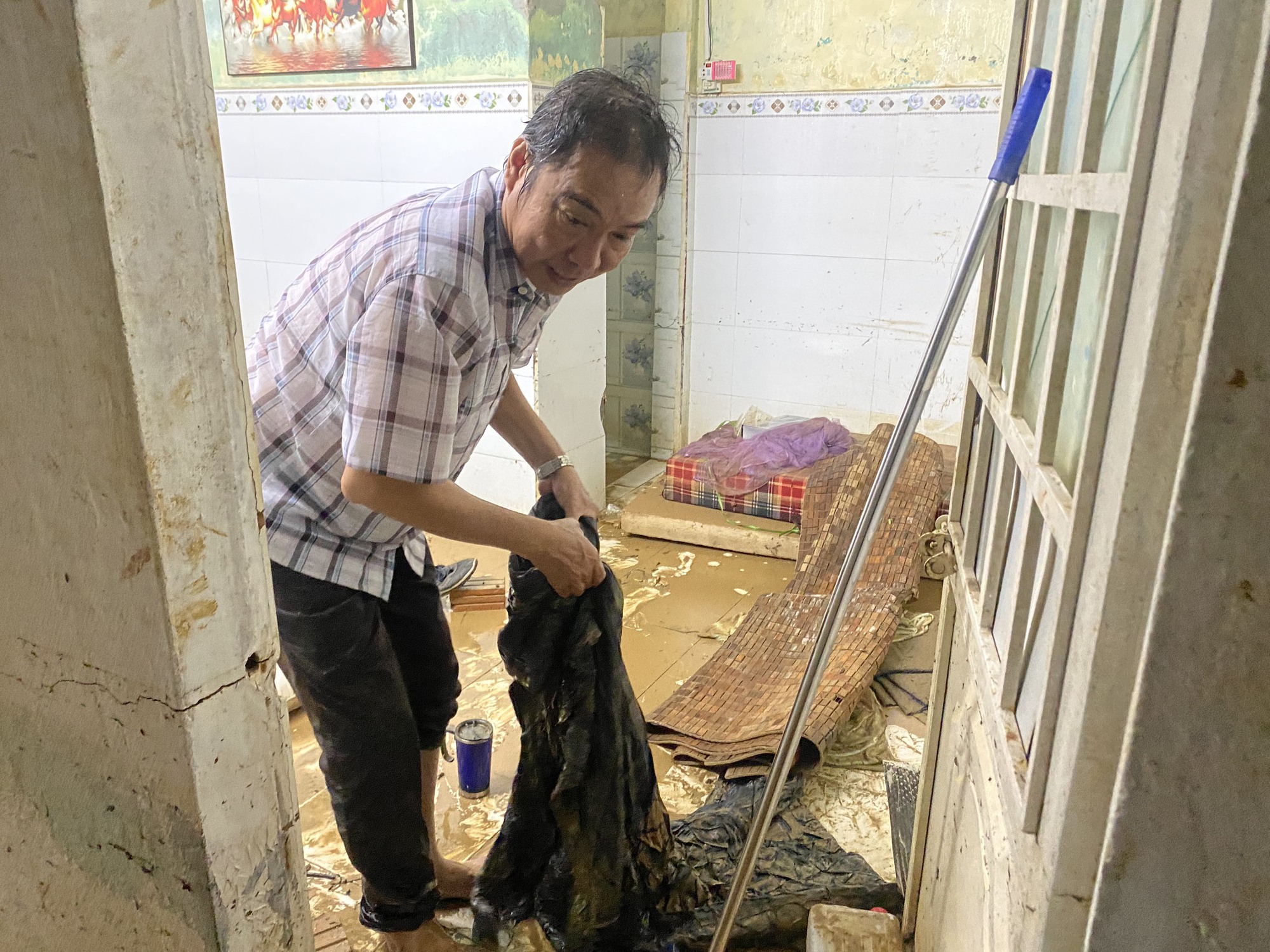 Đà Nẵng: Khốn khổ vì 4 ngày 2 lần dọn đồ chạy lụt