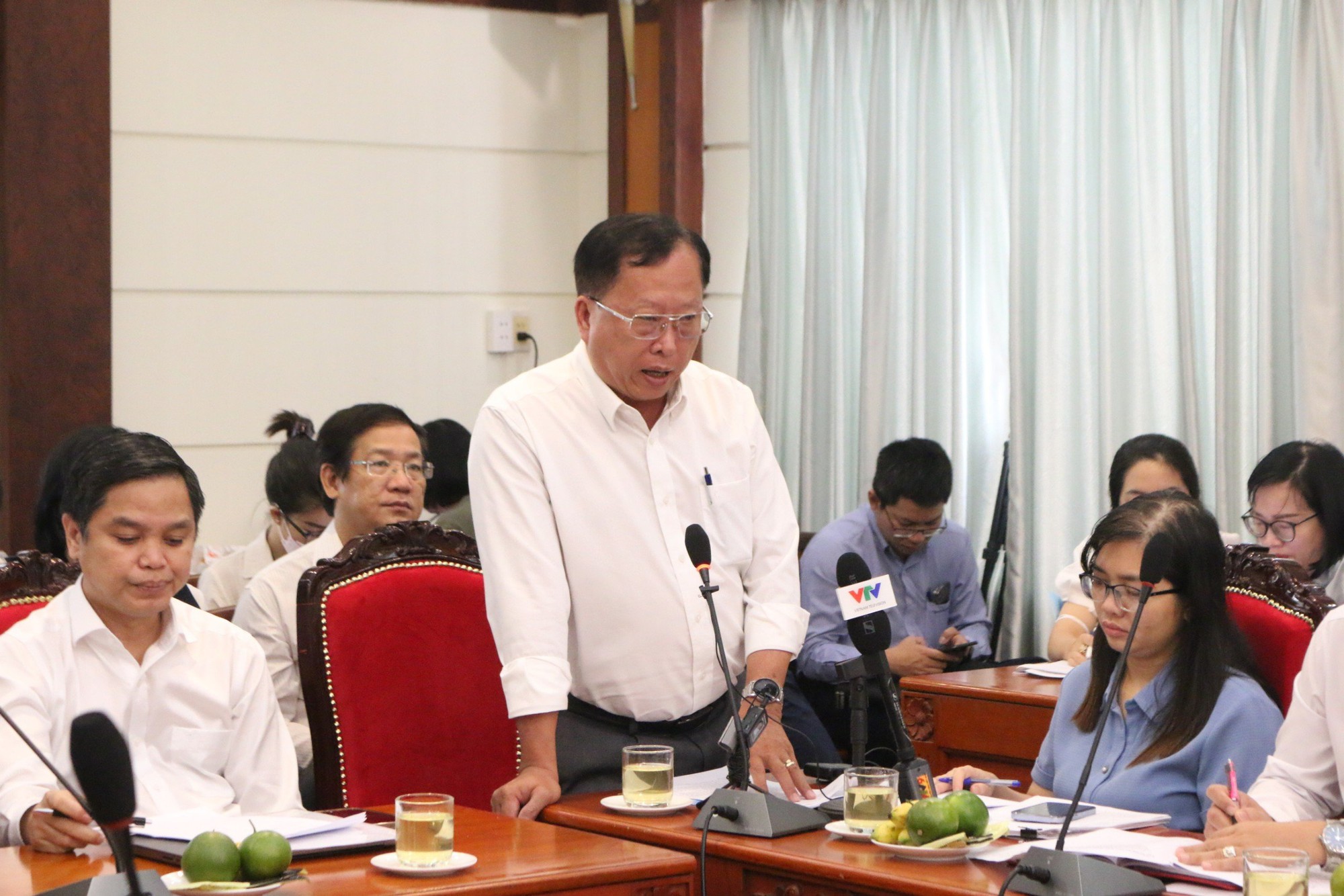 Lương không đủ sống khiến giáo viên bỏ việc, làm thêm nghề tay trái - Ảnh 2.