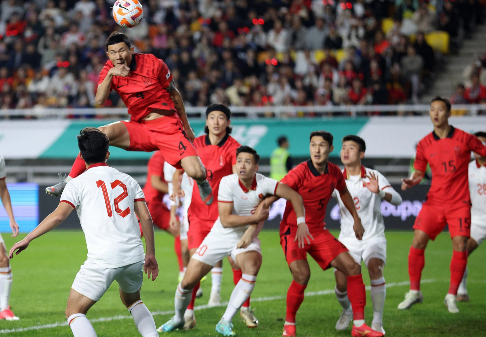 Trọng tài Việt Nam: Bùi Hoàng Việt Anh không chủ động phạm lỗi với Son Heung-min