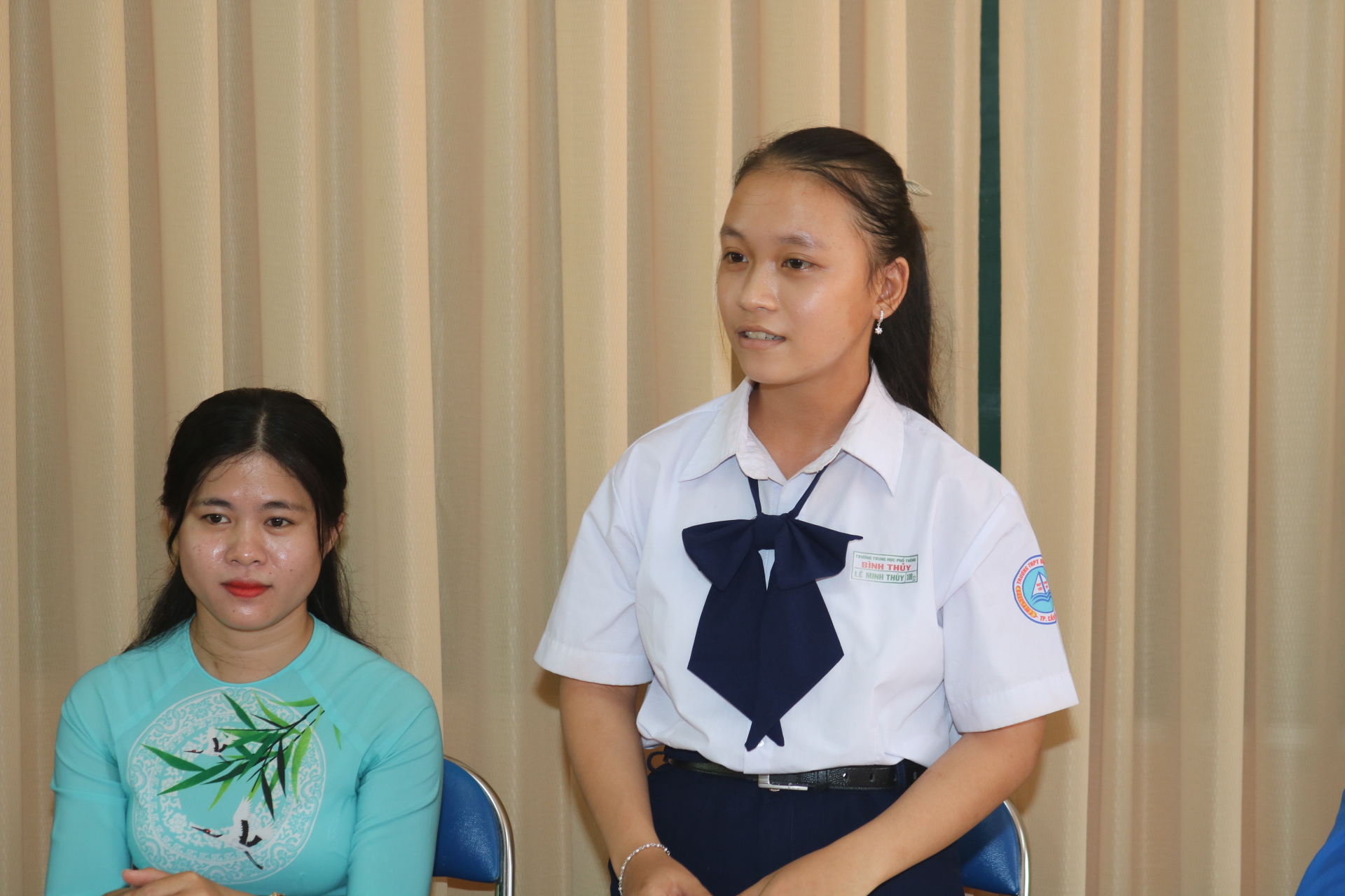 Niềm vui đến với nữ sinh mồ c&ocirc;i cha, b&aacute;n v&eacute; số ở Cần Thơ - Ảnh 7.