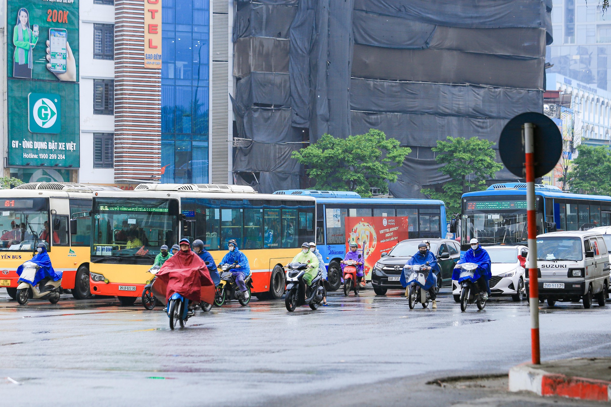 Đang được trợ gi&aacute; 2.750 tỉ đồng, Sở GTVT H&agrave; Nội vẫn muốn tăng gi&aacute; v&eacute; xe bu&yacute;t - Ảnh 1.