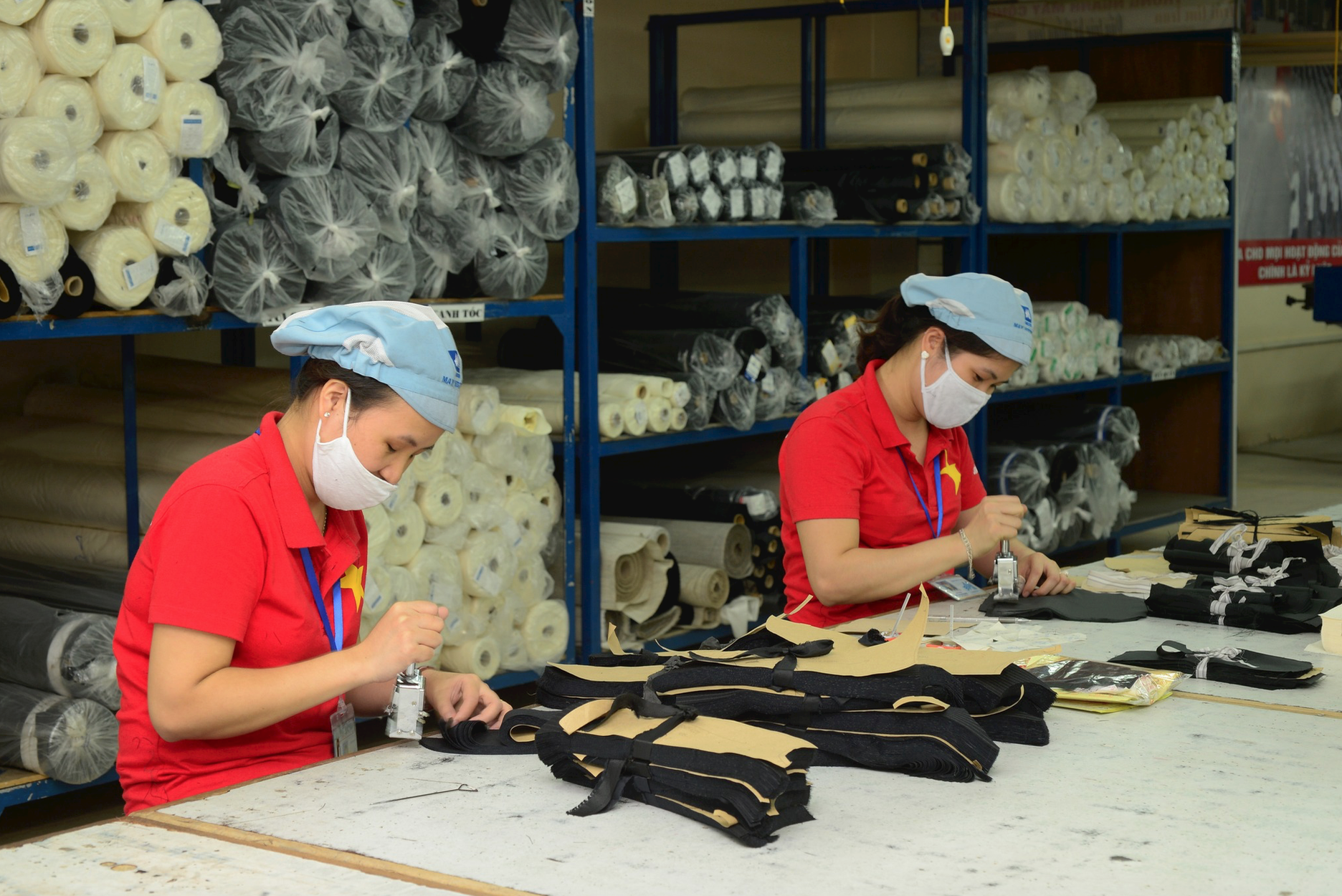 Hướng tới bảo vệ toàn diện người lao động - Ảnh 2.