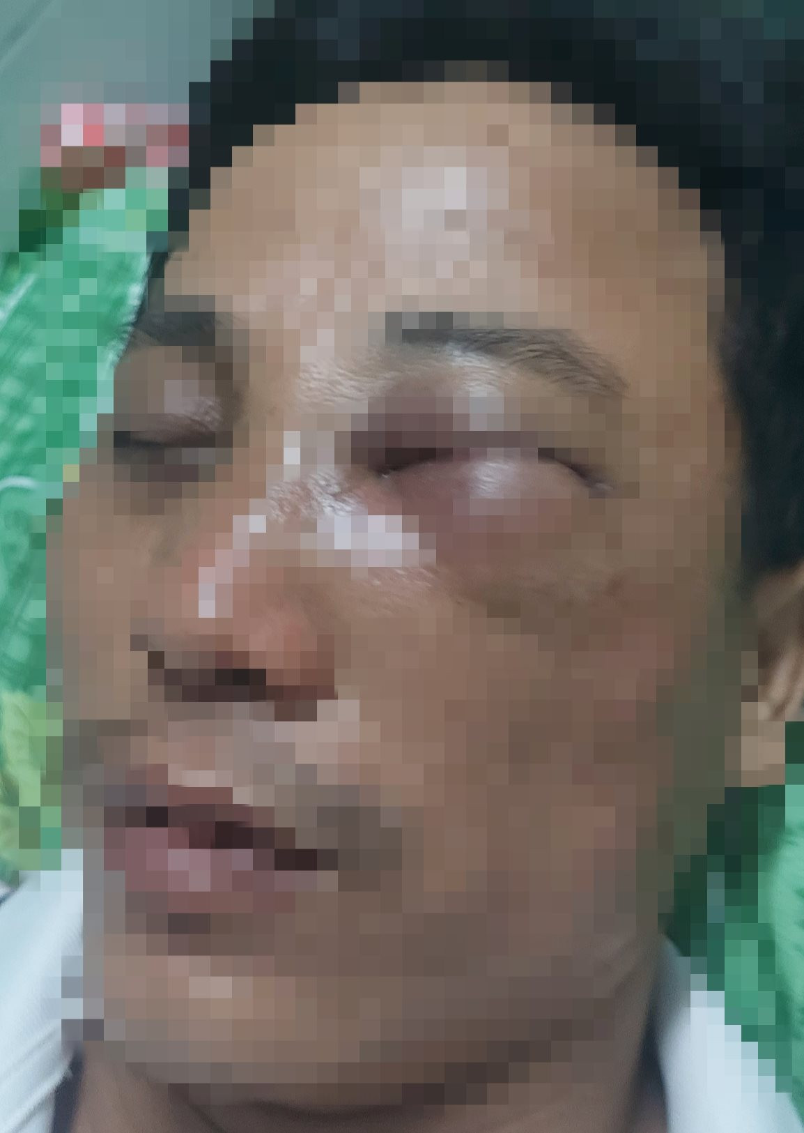 Vụ thầy hiệu ph&oacute; bị phụ huynh dẫn c&ocirc;n đồ x&ocirc;ng v&agrave;o nh&agrave;, đ&aacute;nh h&ocirc;n m&ecirc;: UBND tỉnh B&igrave;nh Thuận y&ecirc;u cầu c&ocirc;ng an v&agrave;o cuộc - Ảnh 1.