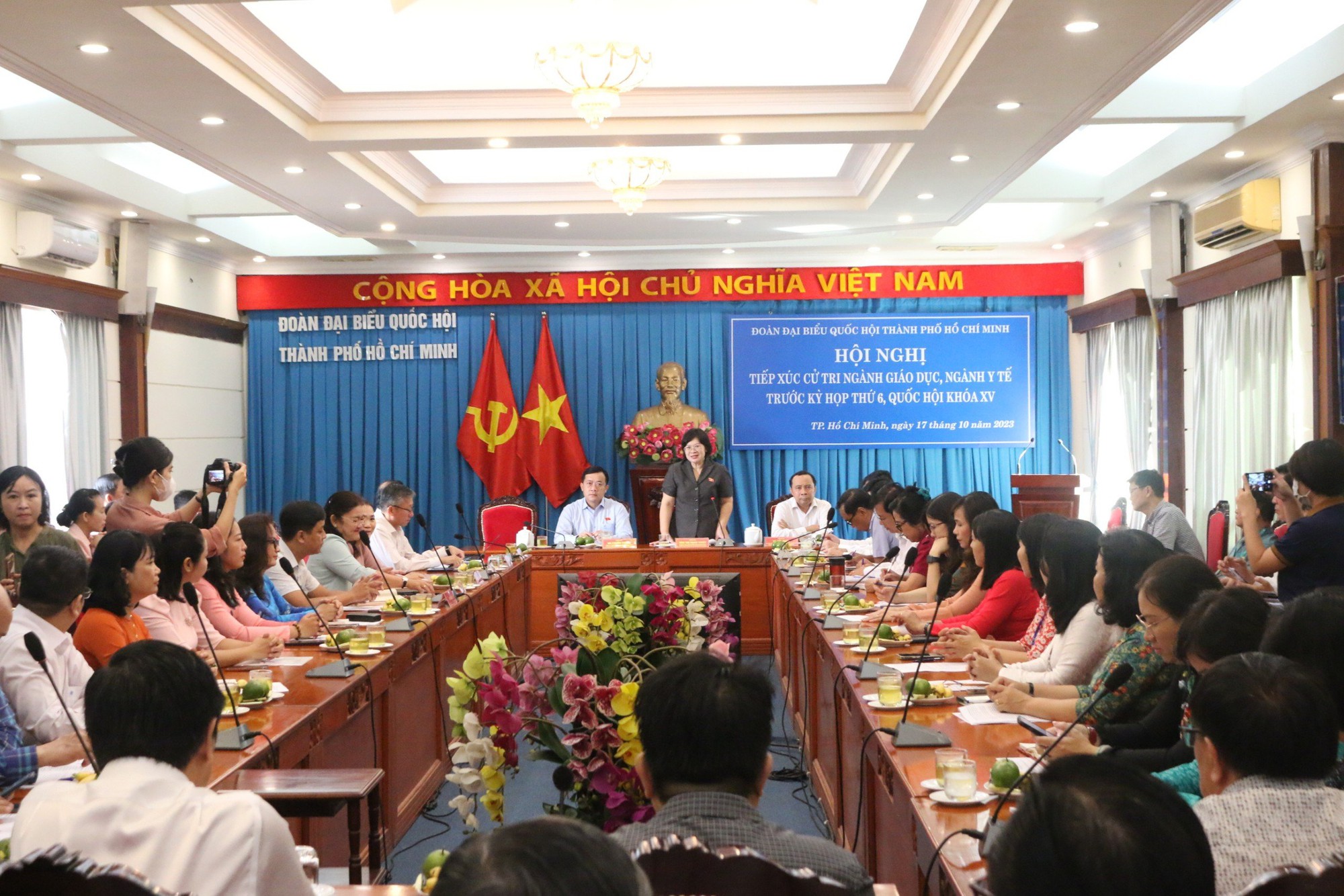 TP HCM kiến nghị nâng mức lương khởi điểm với bác sĩ trẻ
