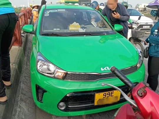 Vụ c&ocirc; g&aacute;i bị s&aacute;t hại trong cửa h&agrave;ng quần &aacute;o: Nghi phạm đ&atilde; nhảy xuống s&ocirc;ng Hồng? - Ảnh 3.