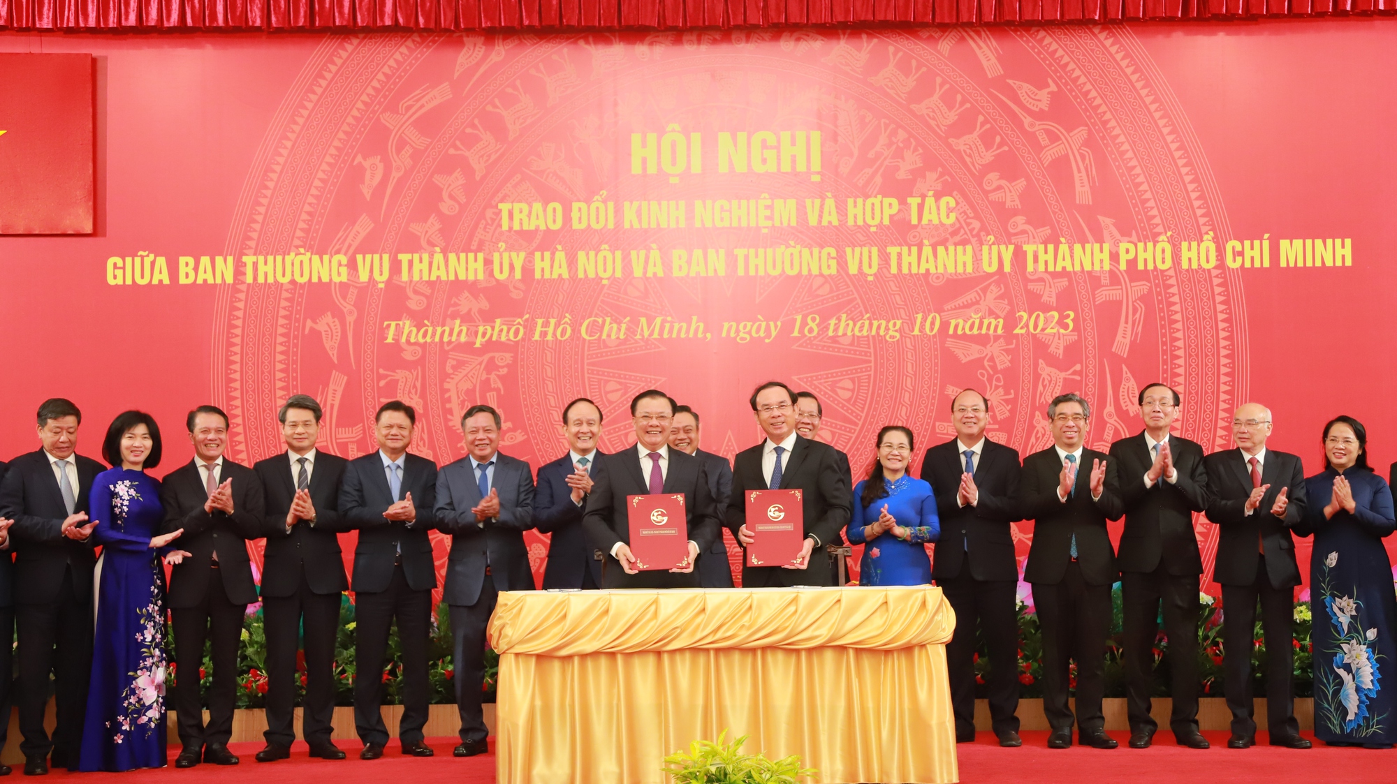 Hà Nội và TP HCM tiếp tục đẩy mạnh chia sẻ, hợp tác toàn diện trên các lĩnh vực
