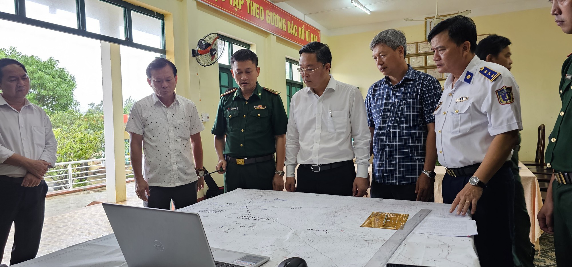 15 ngư d&acirc;n gặp nạn ở Trường Sa: M&aacute;y bay đang t&igrave;m kiếm - Ảnh 1.