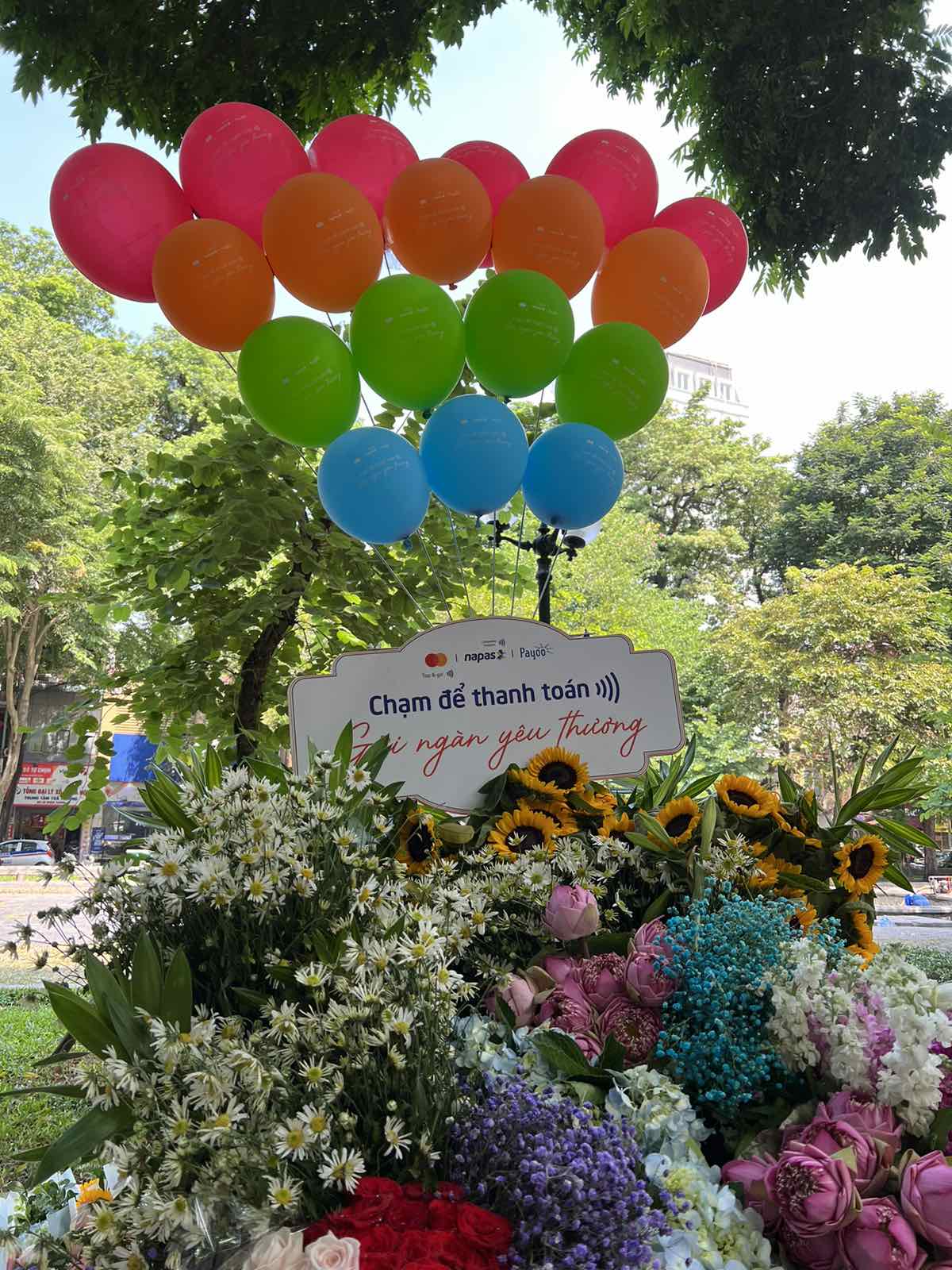 Chạm để thanh toán - Gửi ngàn yêu thương cùng NAPAS - Ảnh 1.