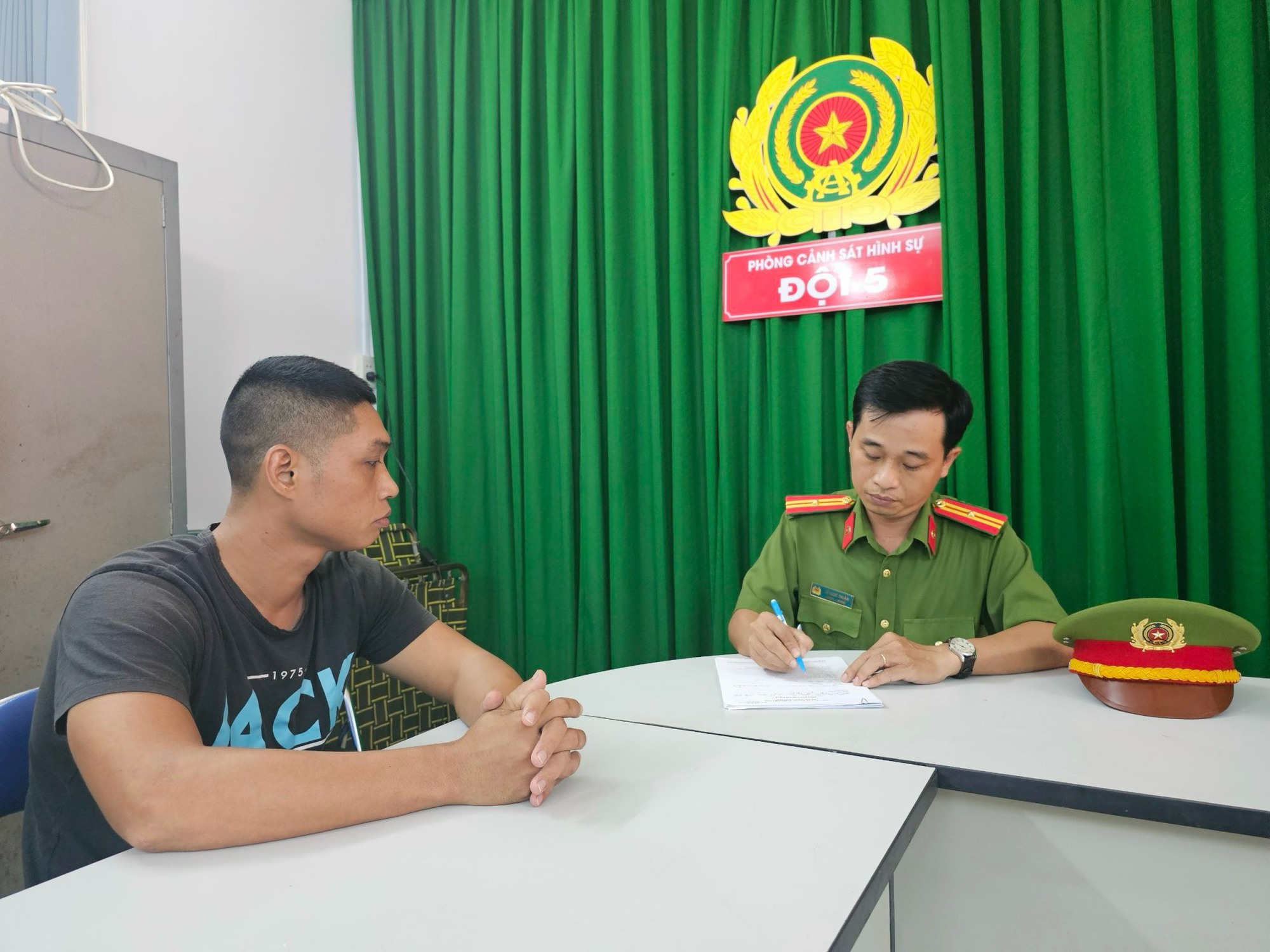 Công an TP HCM bắt khẩn cấp Minh "đen"