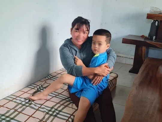 Có người xin nhận lại bé trai 4 tuổi bị bỏ rơi nhưng thông tin "mập mờ"