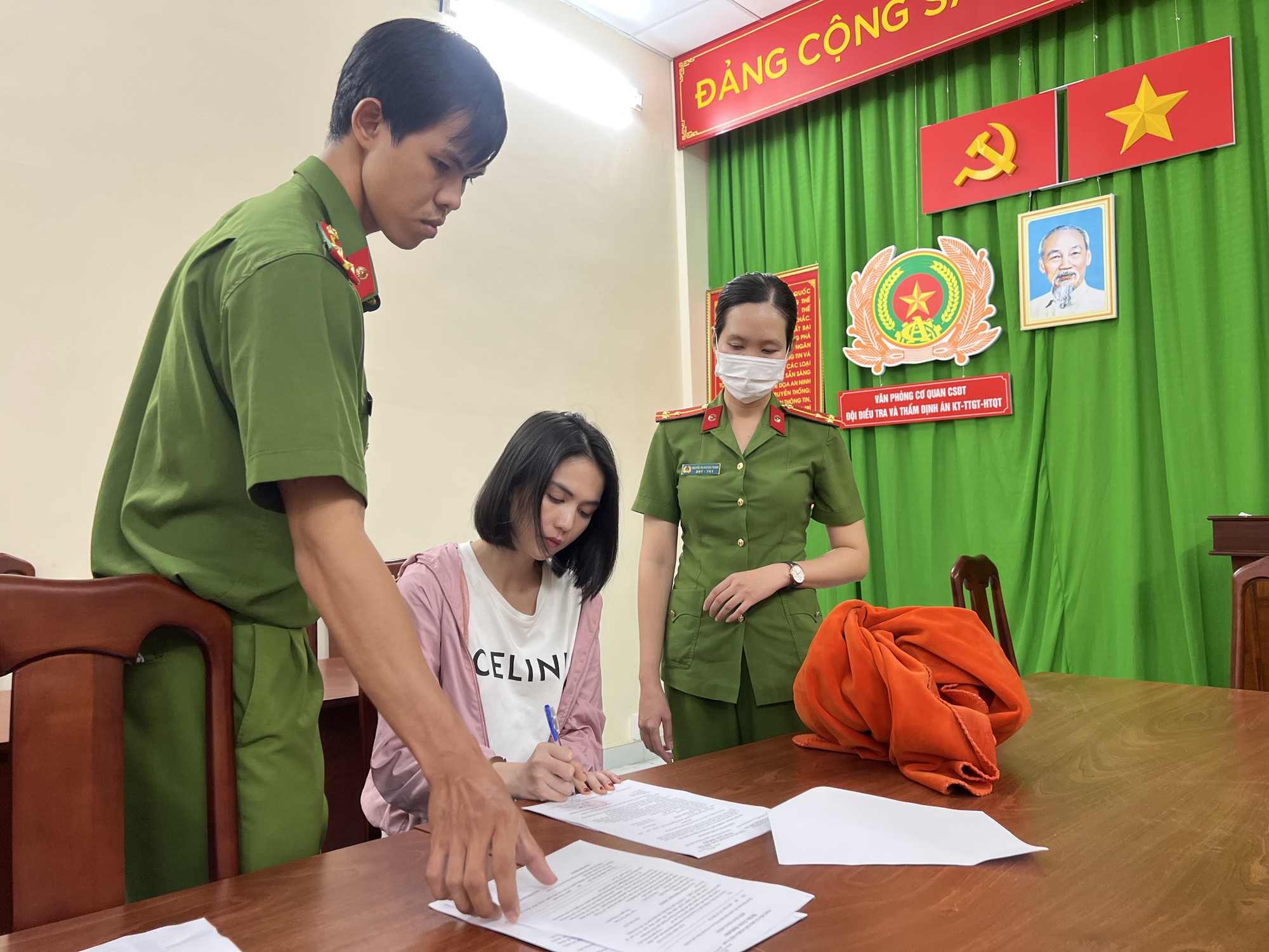 V&igrave; sao bắt khẩn cấp Ngọc Trinh, cấm Trần Xu&acirc;n Đ&ocirc;ng đi khỏi nơi cư tr&uacute;? - Ảnh 3.