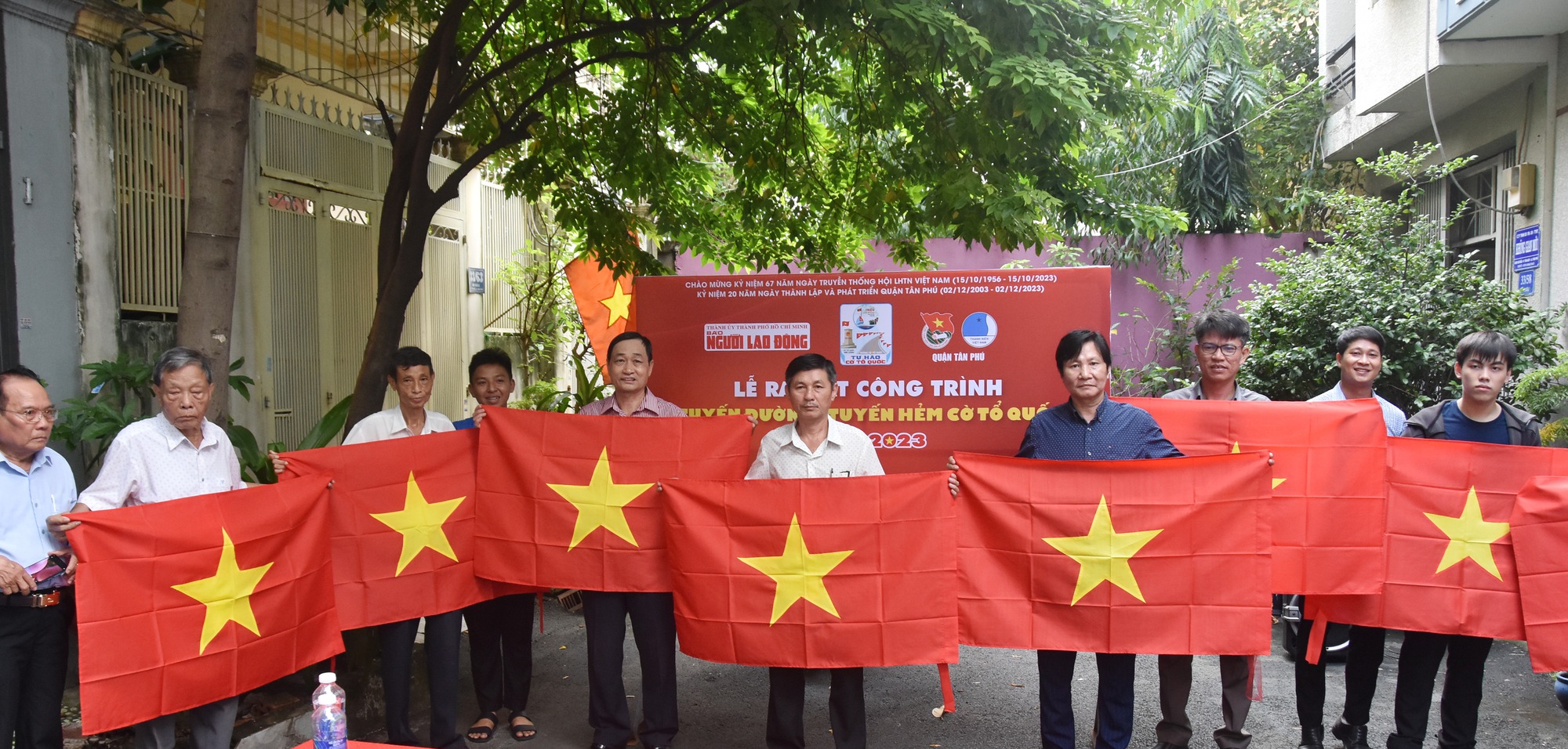 Đường cờ Tổ quốc g&oacute;p phần x&acirc;y dựng lối sống văn minh - Ảnh 2.