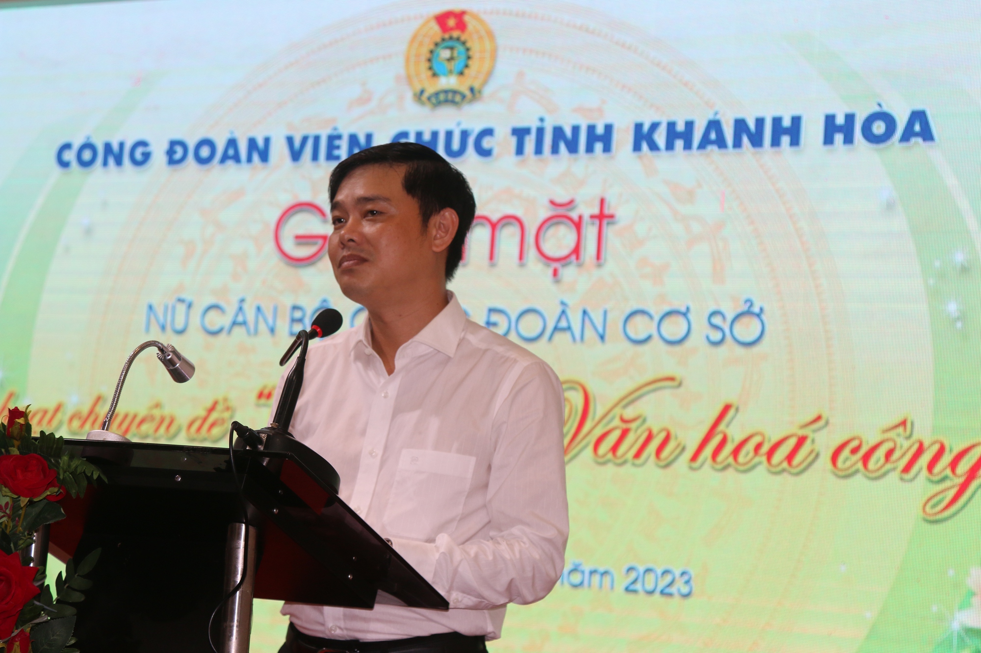 Kh&aacute;nh Ho&agrave; t&ocirc;n vinh n&eacute;t đẹp phụ nữ C&ocirc;ng sở - Ảnh 5.