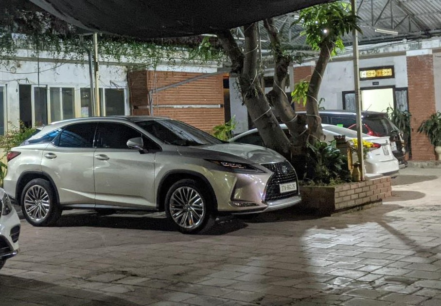 X&aacute;c minh vụ xe sang Lexus của &ldquo;kiều nữ&rdquo; lừa đảo bị k&ecirc; bi&ecirc;n nghi vẫn tung tăng tr&ecirc;n phố