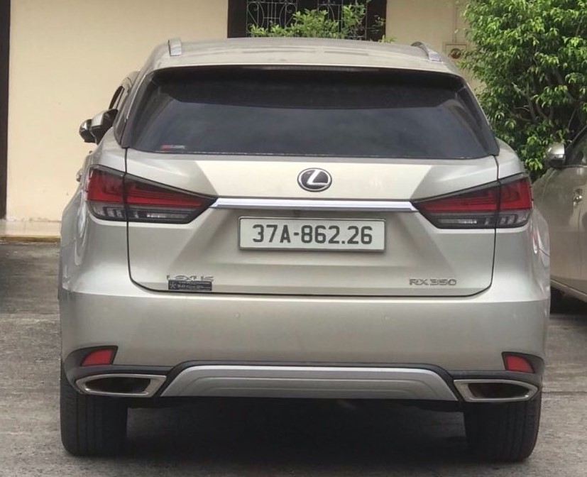 X&aacute;c minh vụ xe sang Lexus của &ldquo;kiều nữ&rdquo; lừa đảo bị k&ecirc; bi&ecirc;n nghi vẫn tung tăng tr&ecirc;n phố - Ảnh 1.