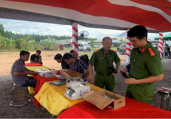 Đủ chiêu lừa đảo bất động sản
