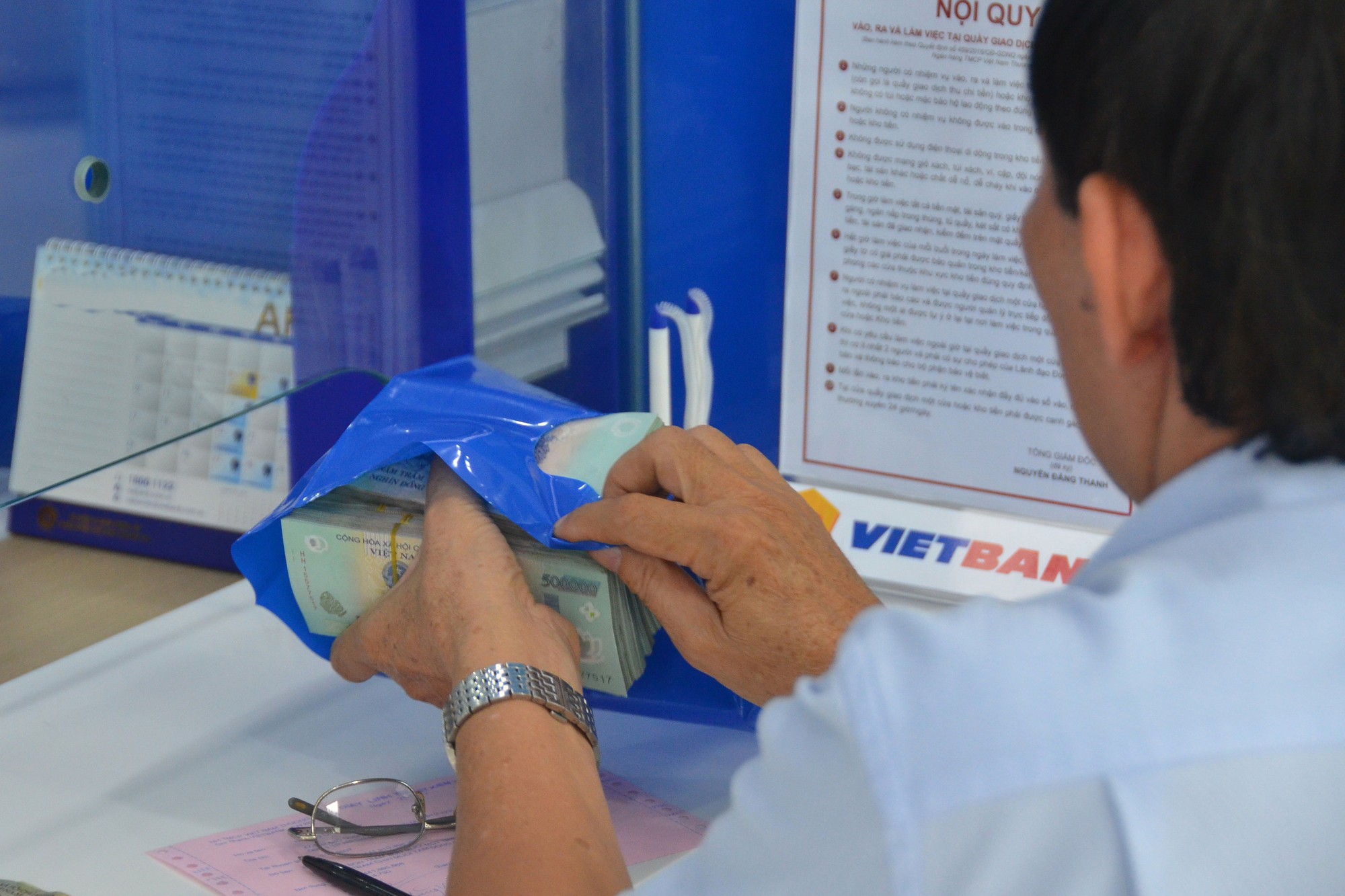 Giảm vốn ngắn hạn cho vay dài hạn ảnh hưởng thế nào?