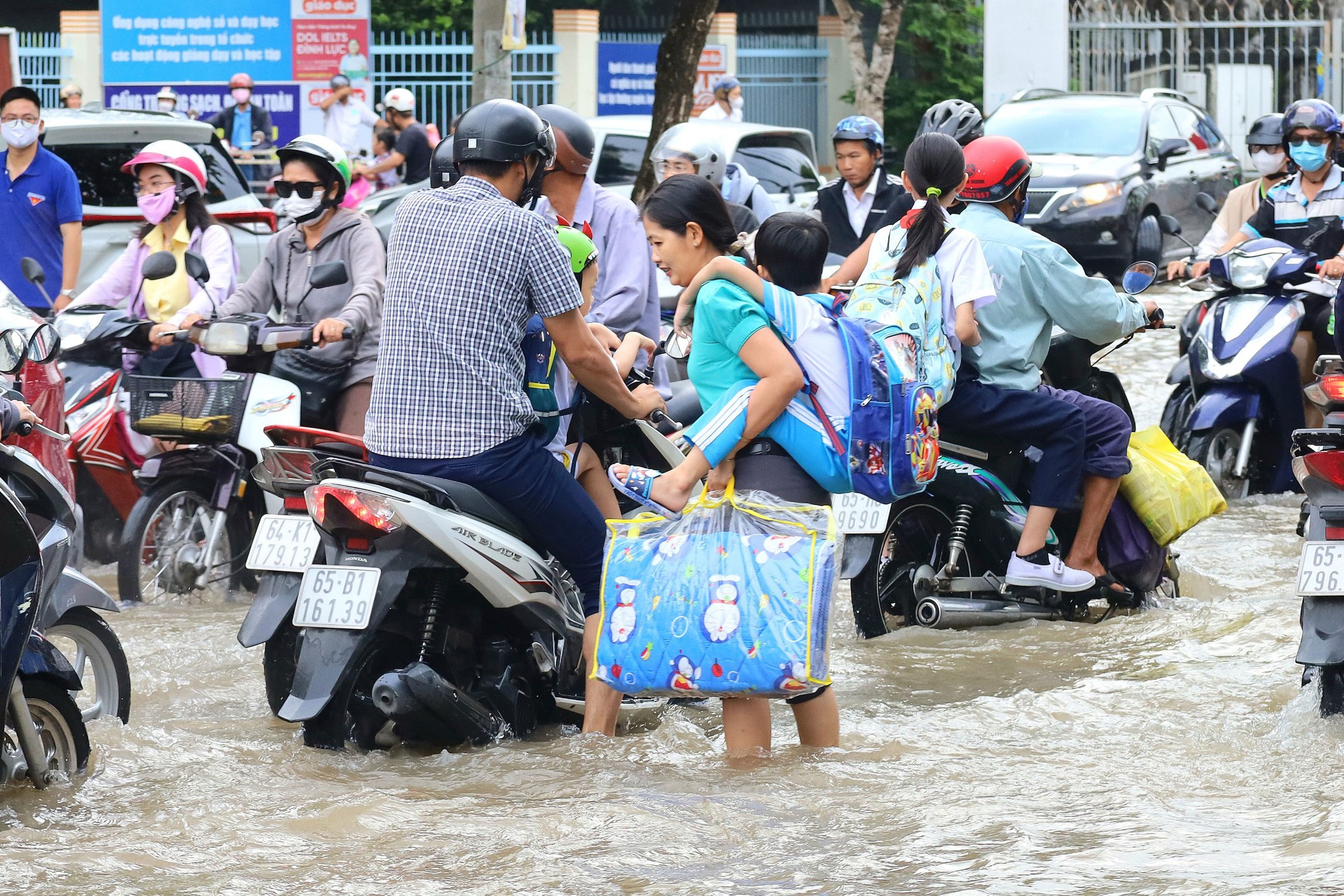 Cần Thơ lý giải việc đặt cống trên 32 đường nhưng vẫn ngập