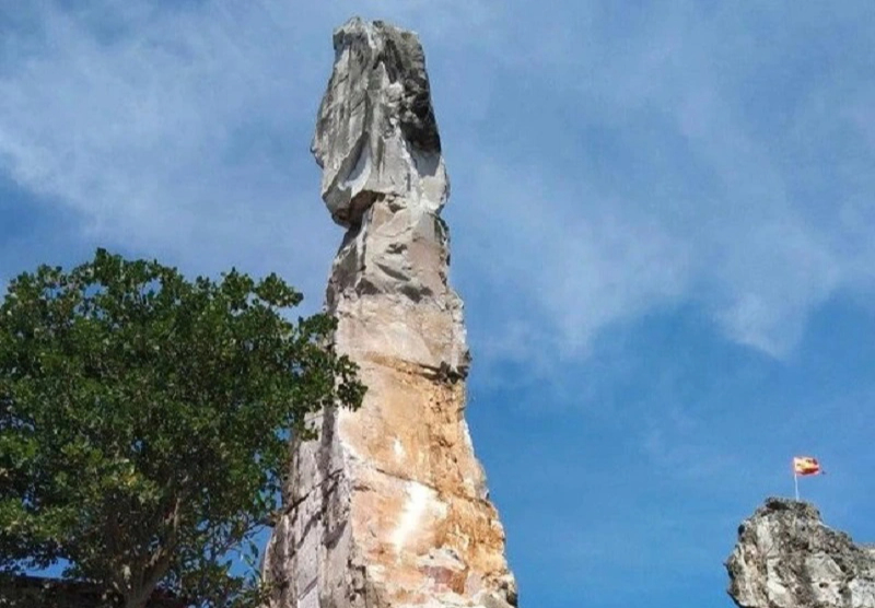 Thắng cảnh Hòn Vọng Phu ở Thanh Hóa lâm nguy