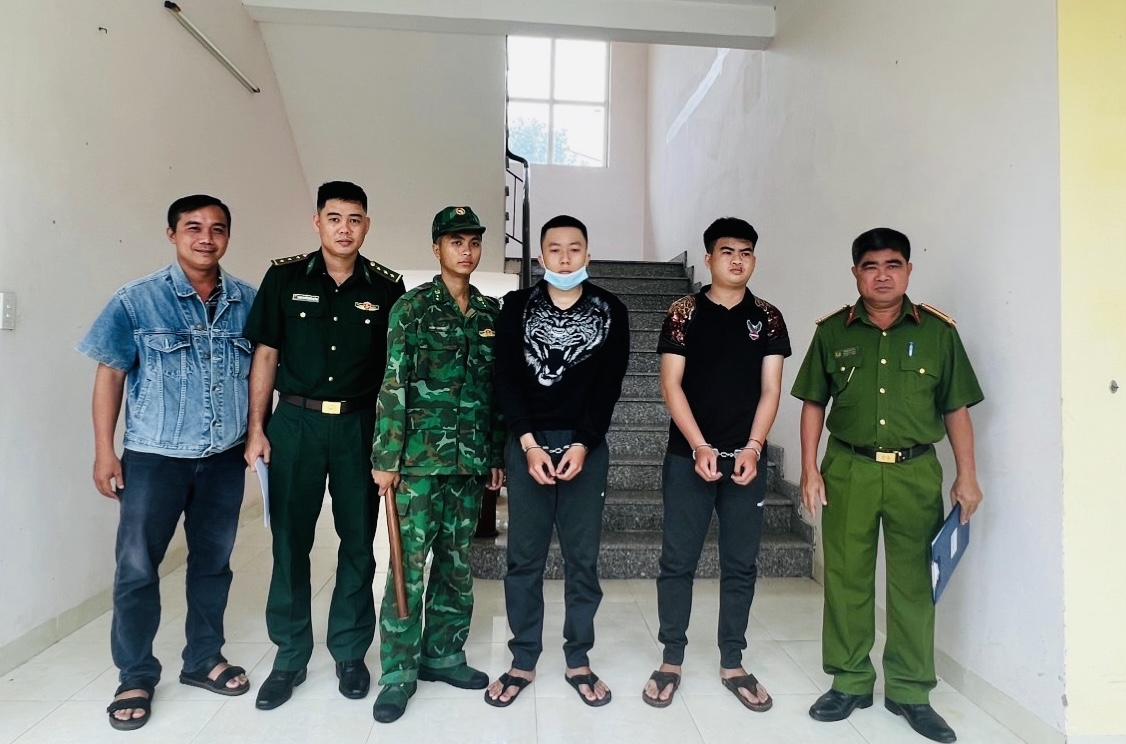 2 nghi phạm giết người ở TP HCM tính kế vượt biên