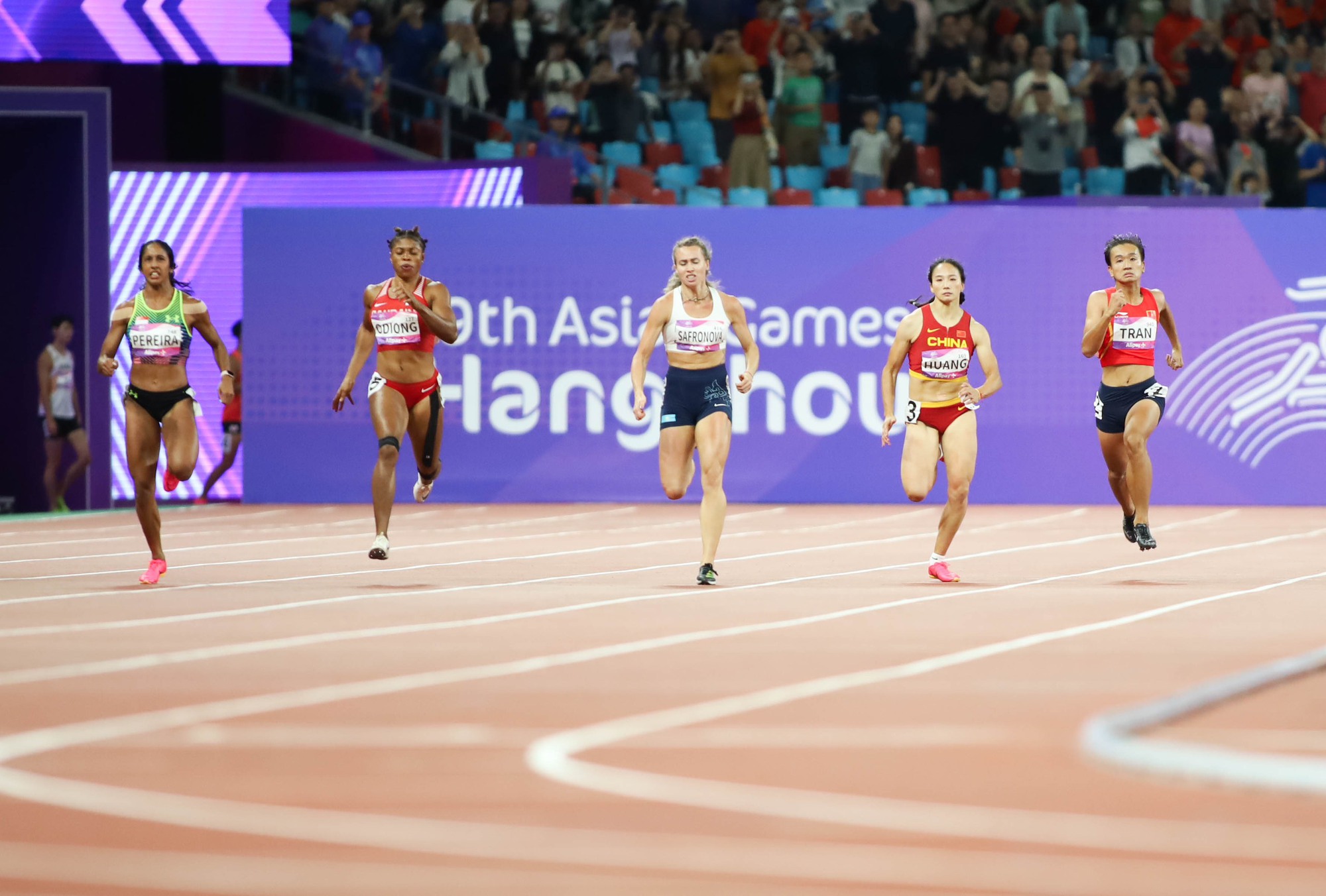 ASIAD 19 ngày 2-10: Nhà vô địch nhảy xa Bùi Thị Thu Thảo mất ngôi - Ảnh 2.