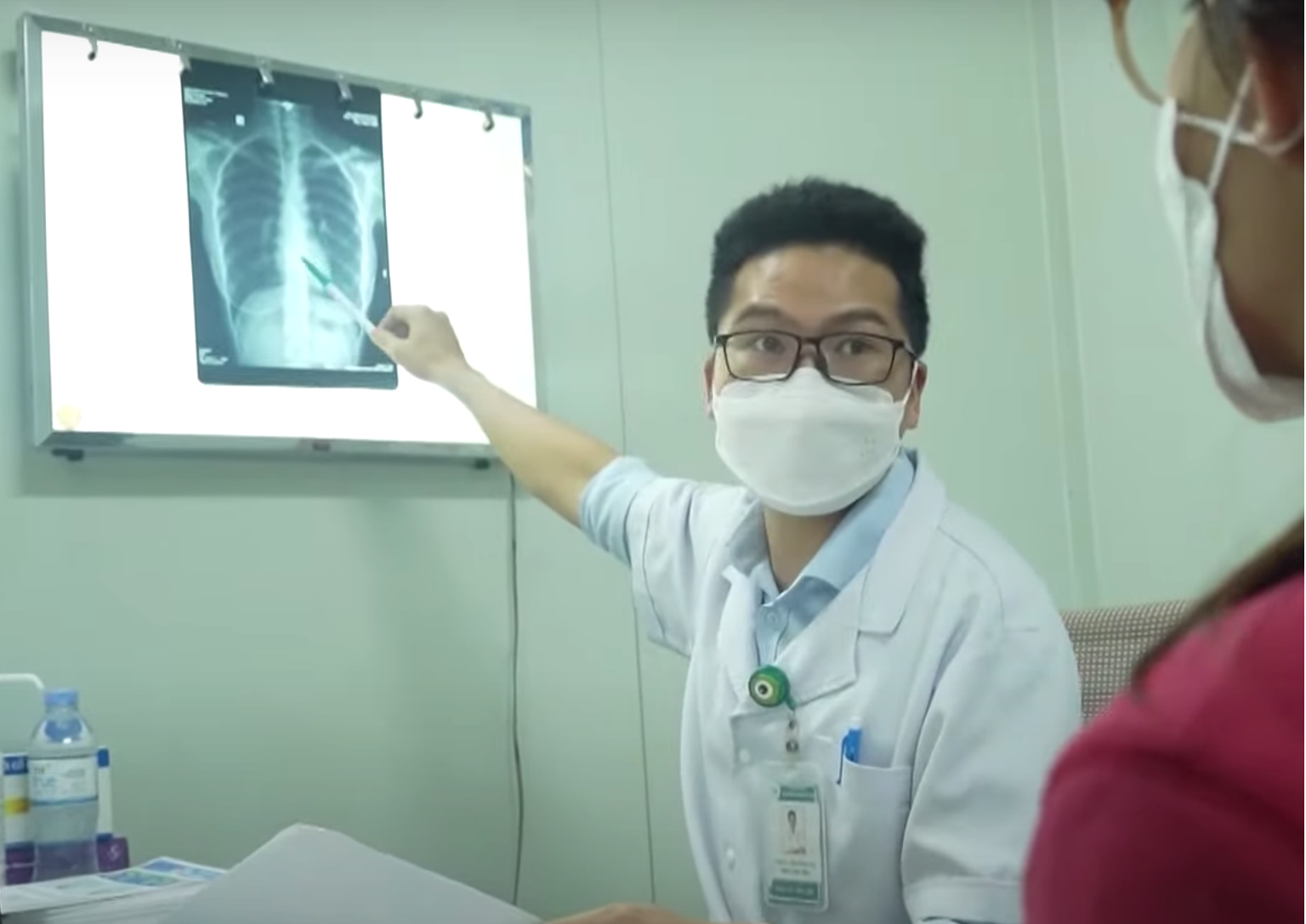 Dịch COVID-19 hôm nay: Ca nhiễm giảm, COVID-19 không còn là bệnh nhóm A